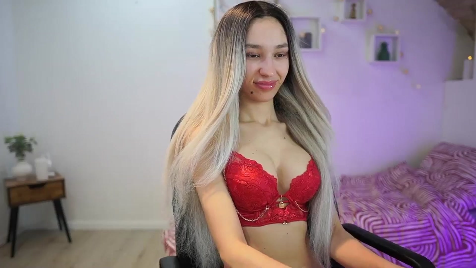 Gallery image thumbnail from Amai__Liu's myfreecams stream on, 03/08/2025, 23:40 image 17 of 20