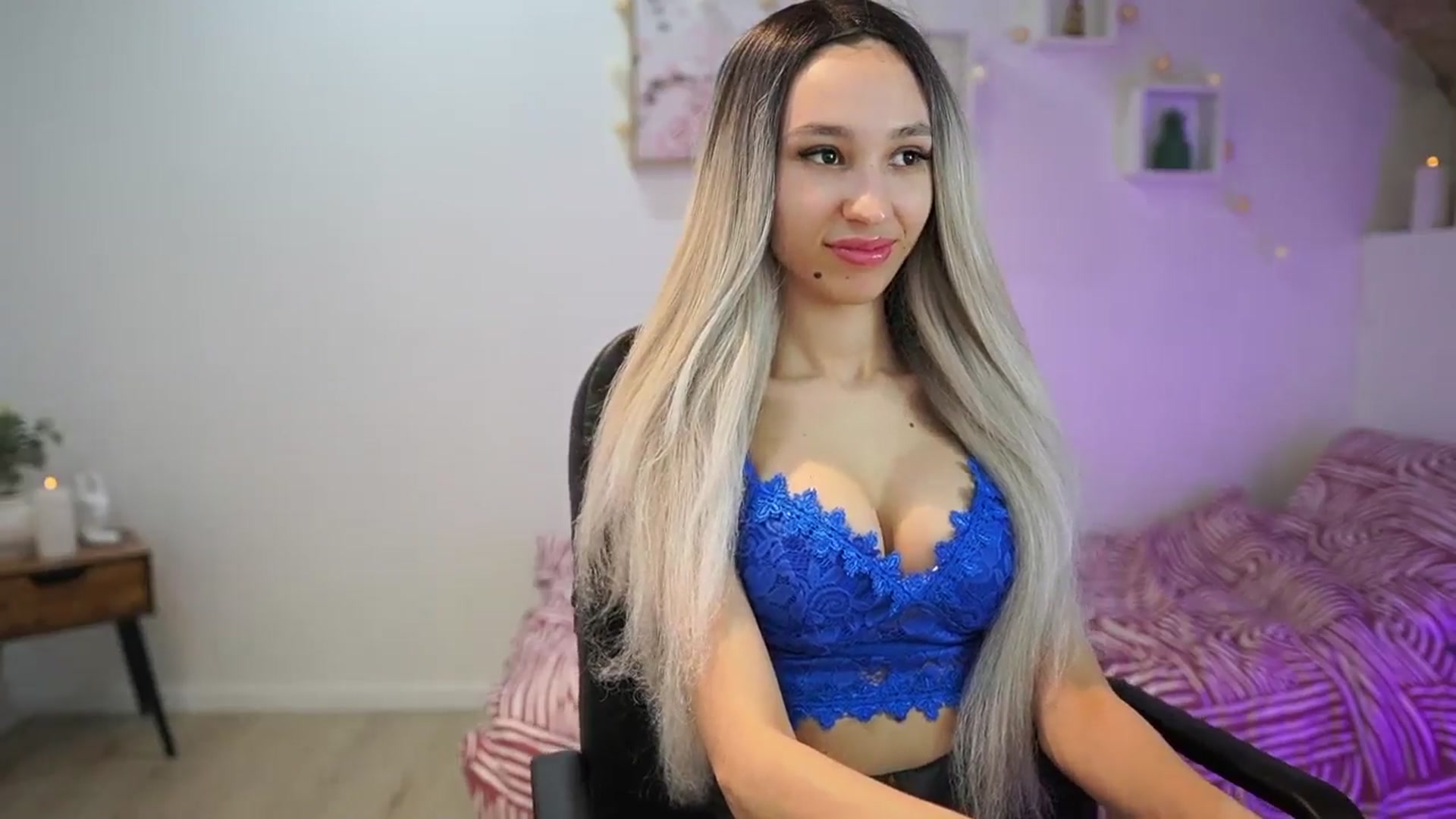 Gallery image thumbnail from Amai__Liu's myfreecams stream on, 03/12/2025, 19:27 image 19 of 20