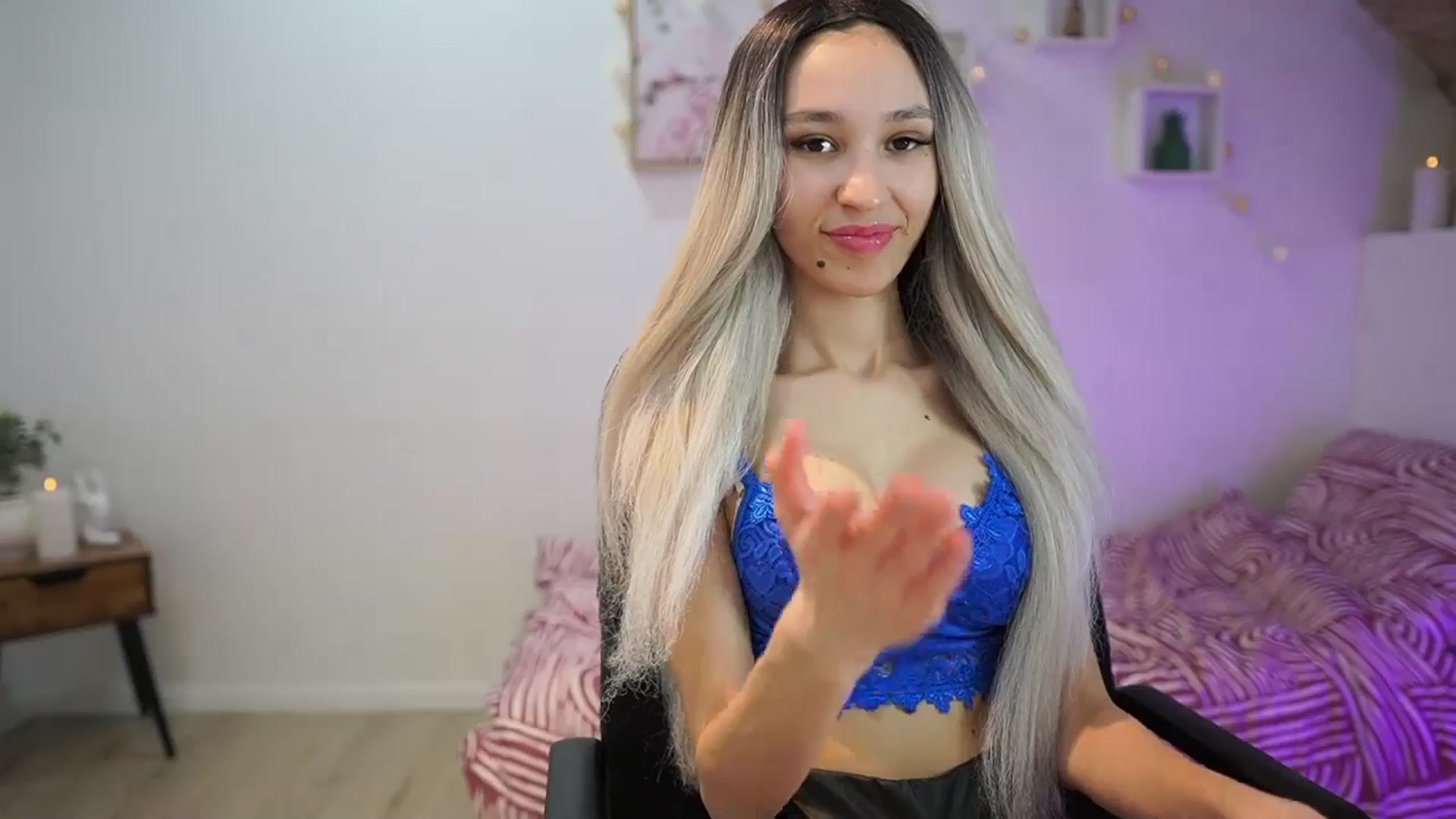 Gallery image thumbnail from Amai__Liu's myfreecams stream on, 03/12/2025, 19:27 image 15 of 20