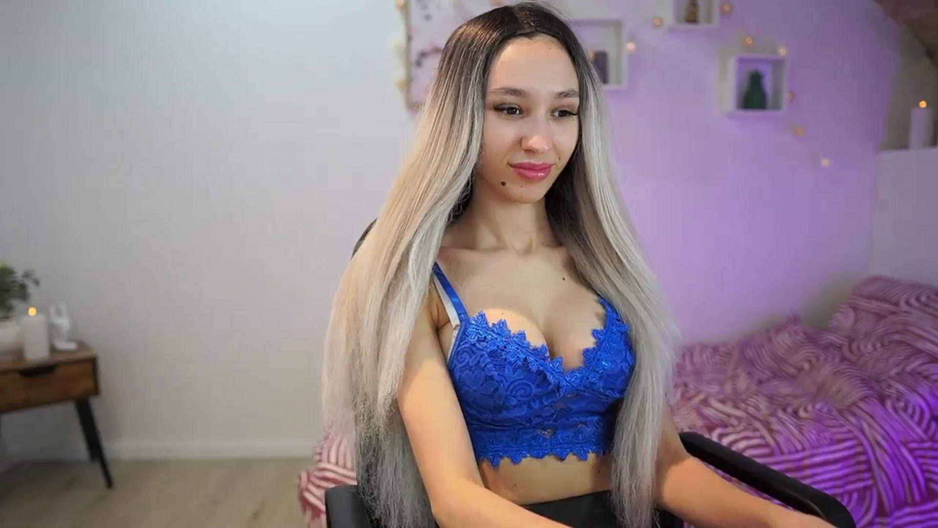 Gallery image thumbnail from Amai__Liu's myfreecams stream on, 03/12/2025, 19:27 image 5 of 20