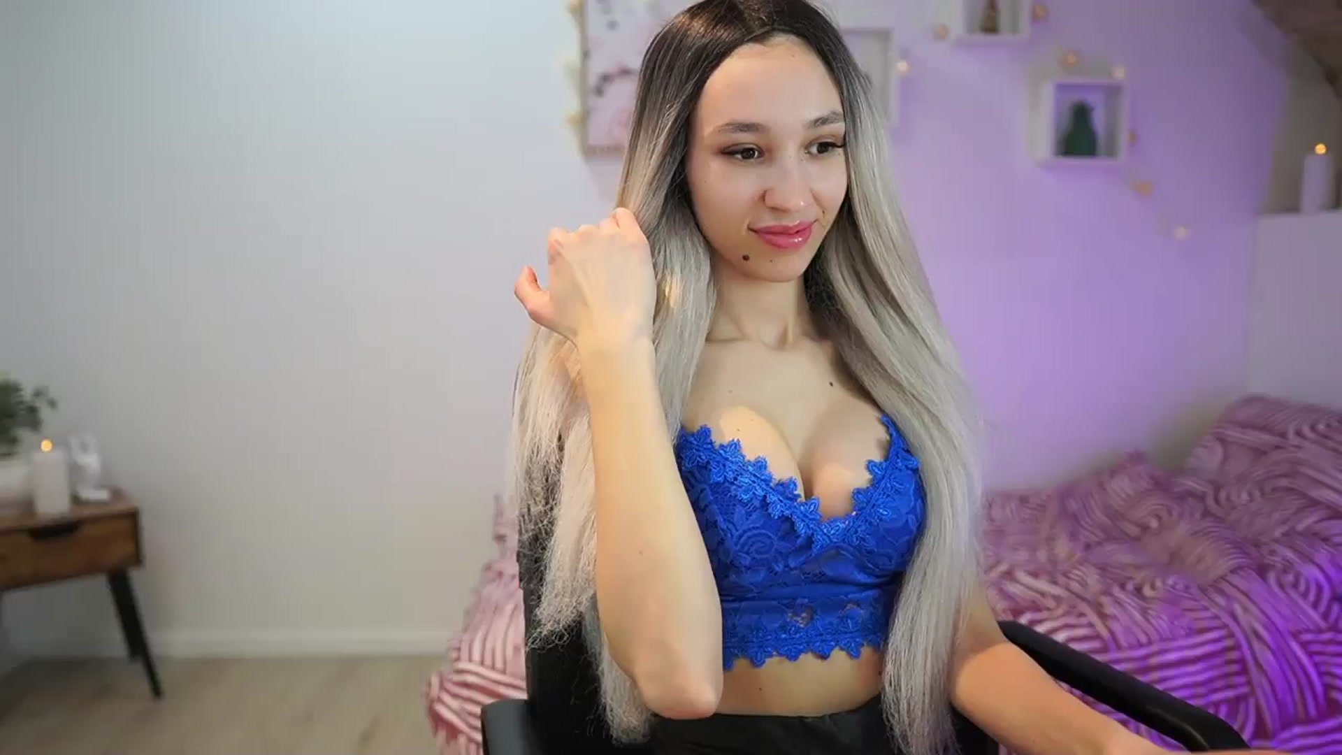 Gallery image thumbnail from Amai__Liu's myfreecams stream on, 03/12/2025, 19:27 image 17 of 20