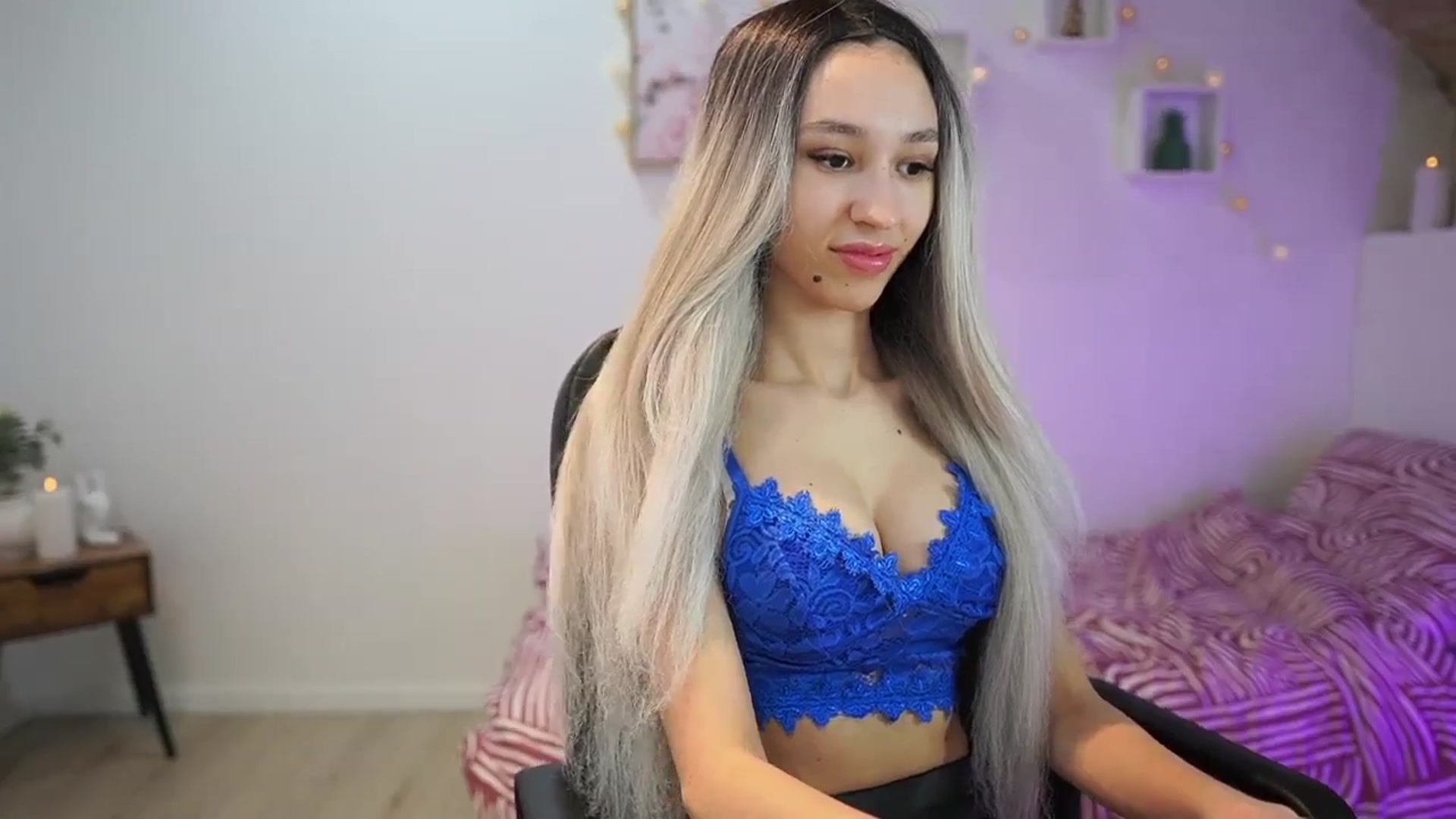 Gallery image thumbnail from Amai__Liu's myfreecams stream on, 03/12/2025, 19:27 image 2 of 20