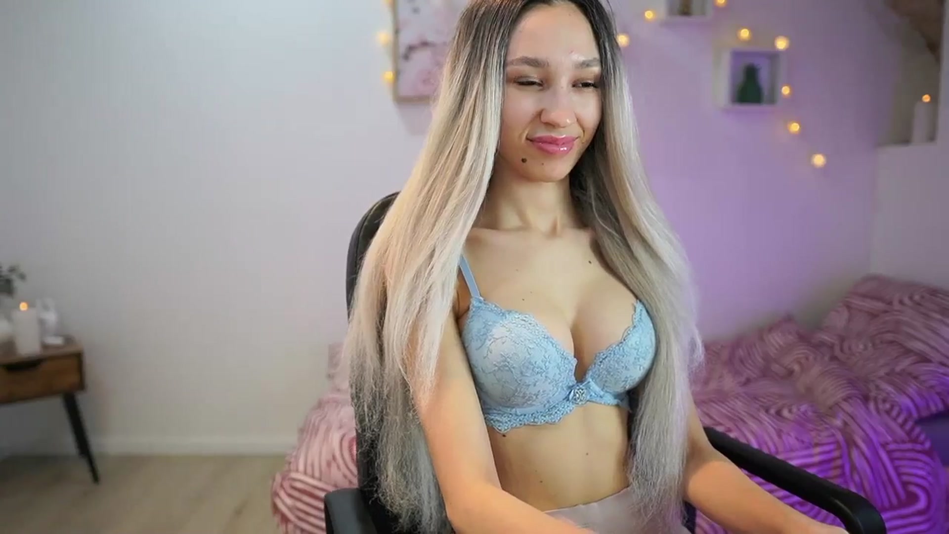 Gallery image thumbnail from Amai__Liu's myfreecams stream on, 03/18/2025, 22:45 image 5 of 20