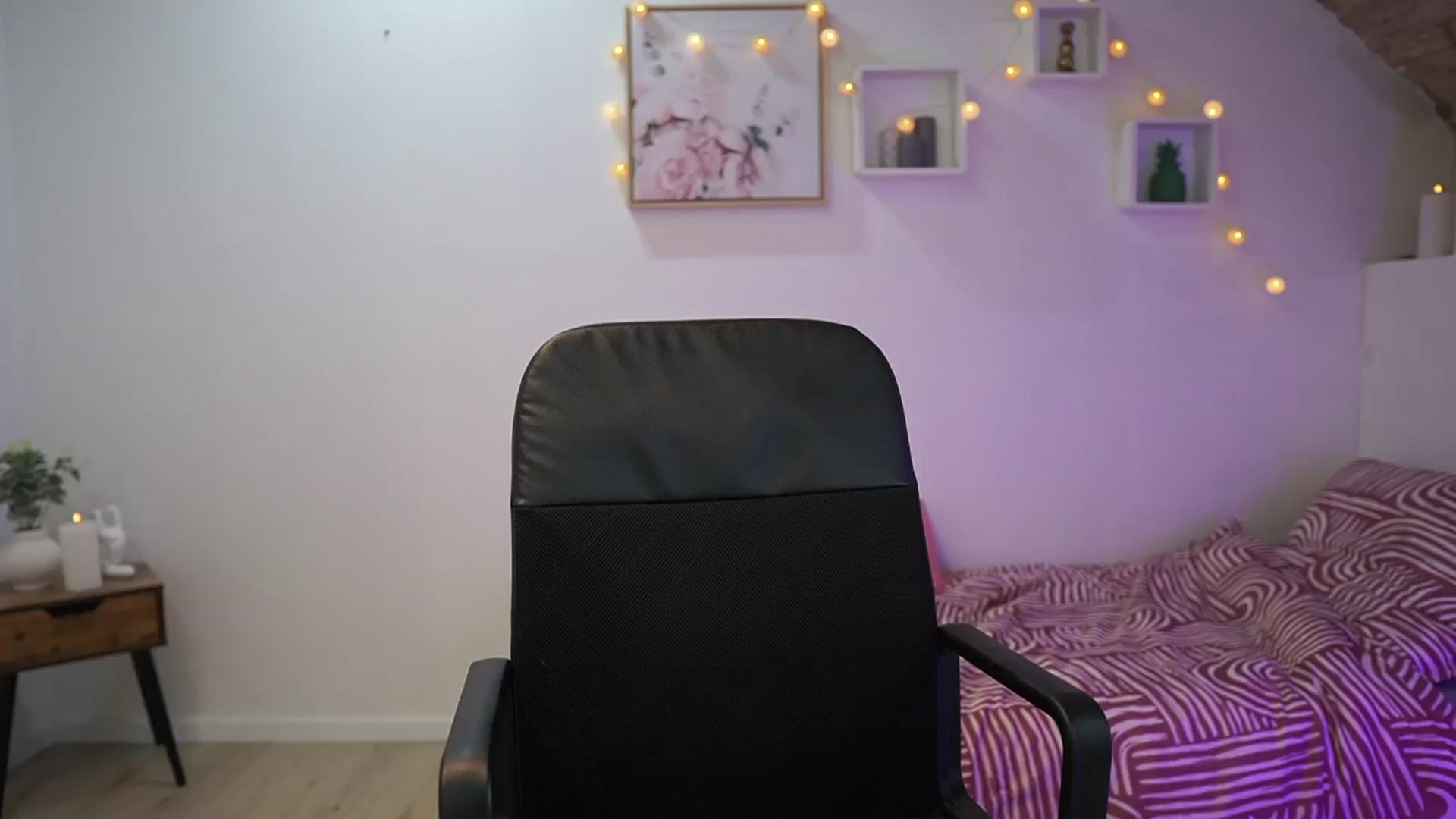 Gallery image thumbnail from Amai__Liu's myfreecams stream on, 03/18/2025, 23:55 image 16 of 20