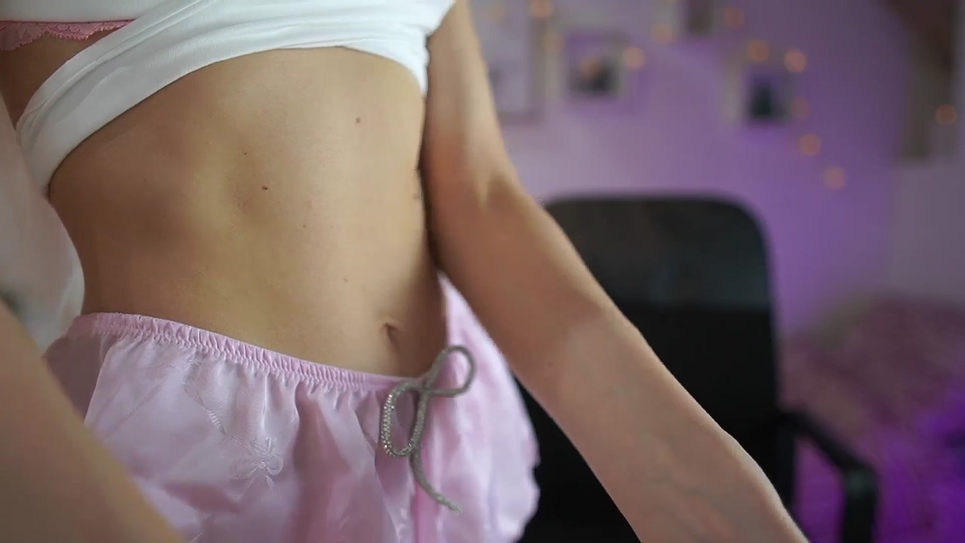 Gallery image thumbnail from Amai__Liu's myfreecams stream on, 03/22/2025, 19:46 image 10 of 20