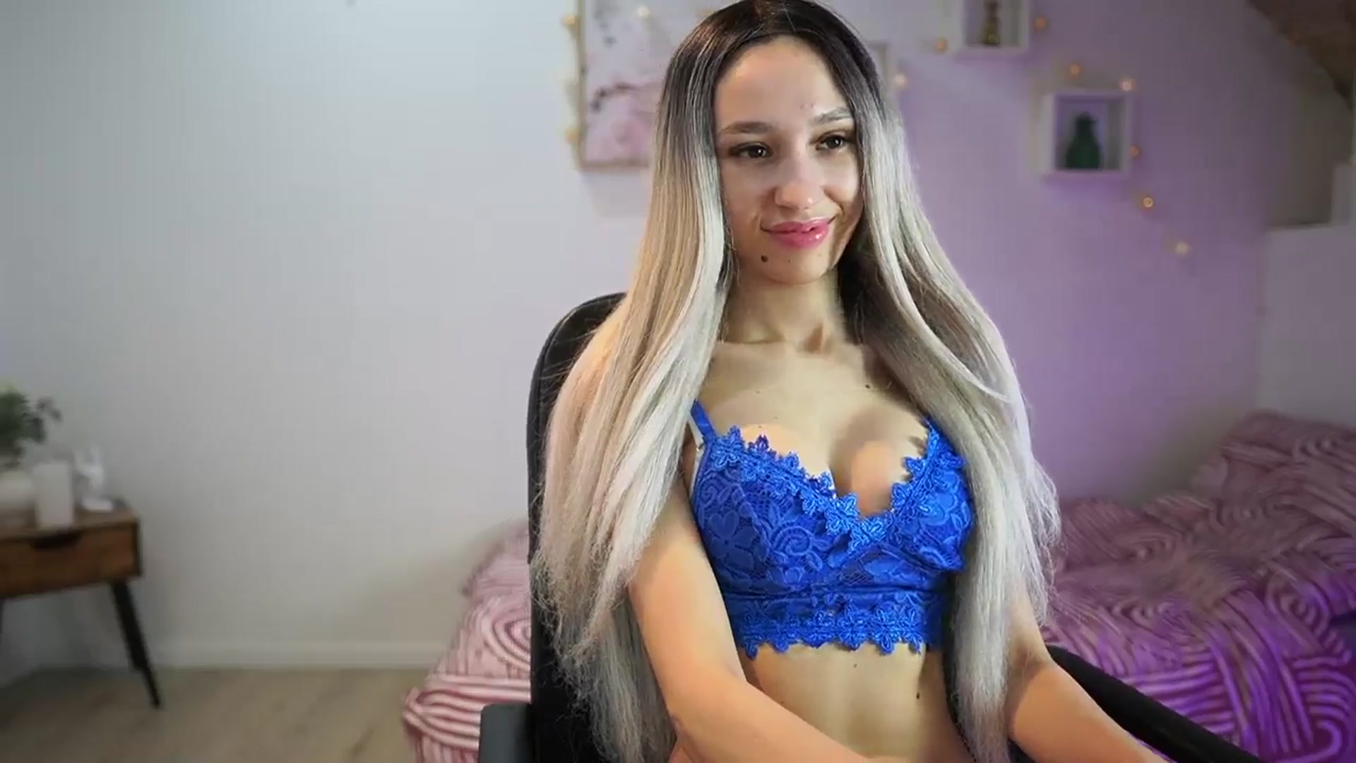 Gallery image thumbnail from Amai__Liu's myfreecams stream on, 03/27/2025, 21:22 image 13 of 20