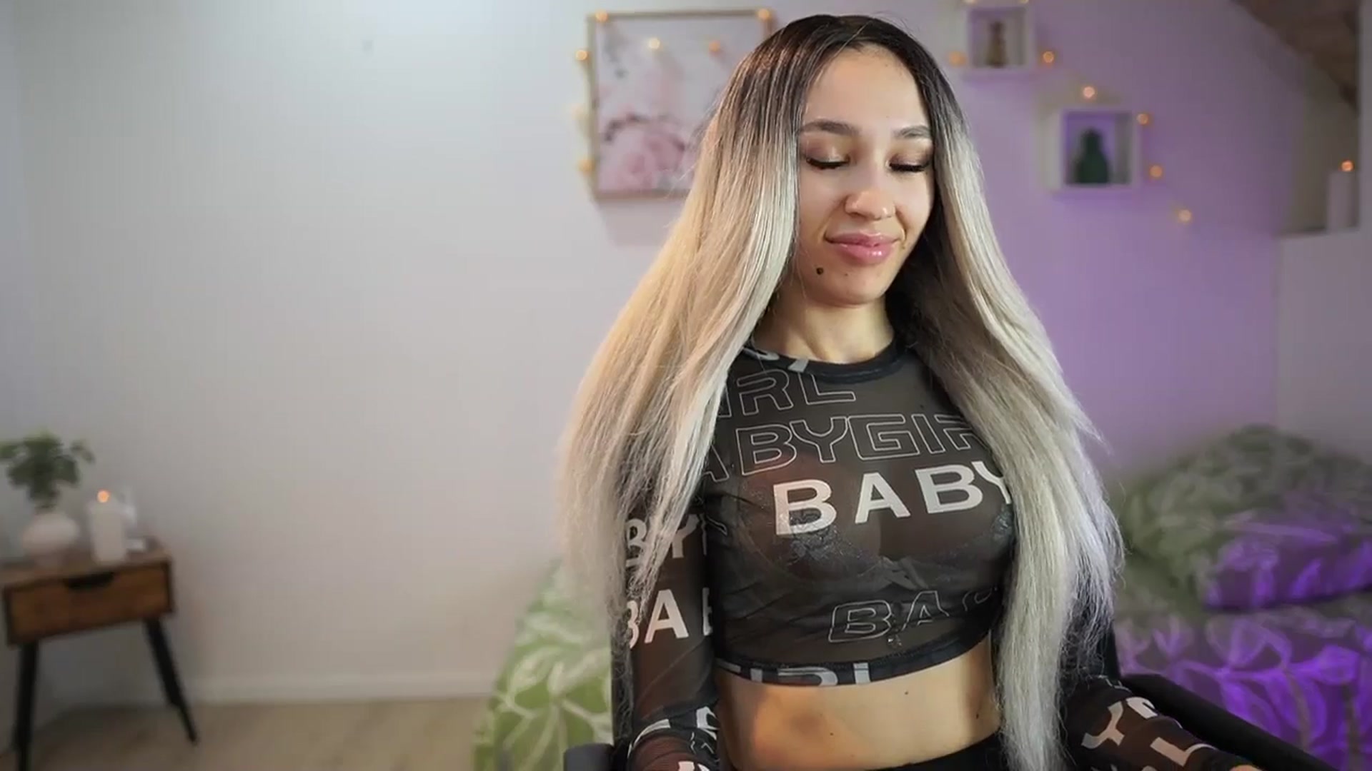 Gallery image thumbnail from Amai__Liu's myfreecams stream on, 04/06/2025, 20:13 image 6 of 20