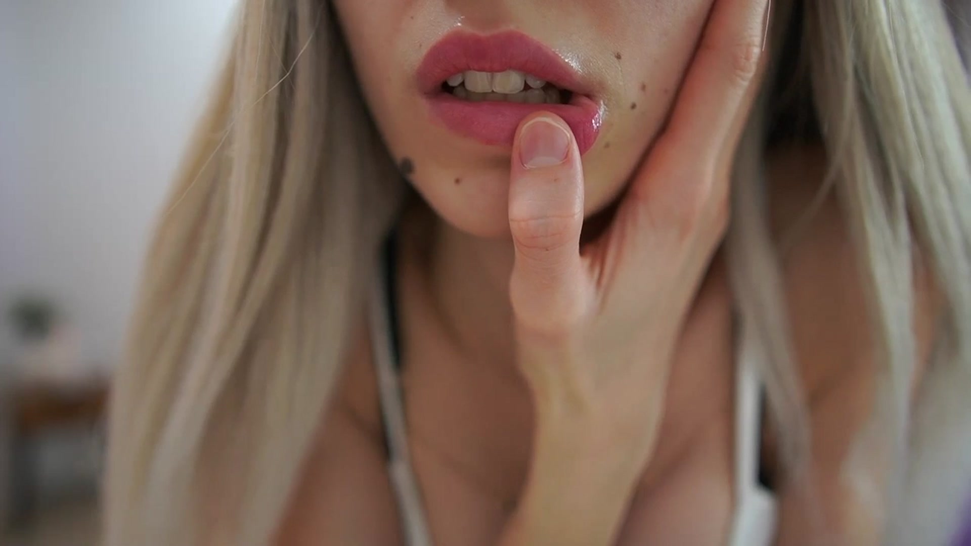 Gallery image thumbnail from Amai__Liu's myfreecams stream on, 04/11/2025, 18:30 image 15 of 20