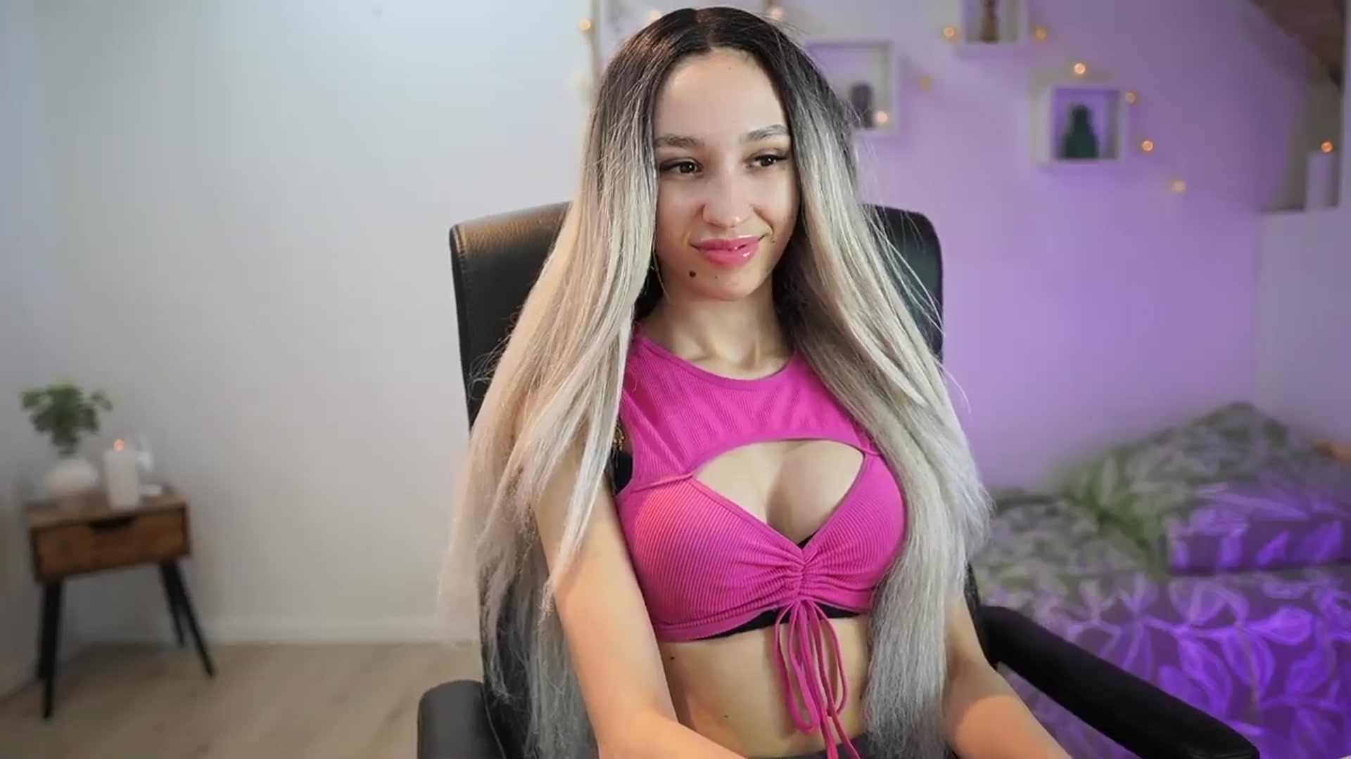 Gallery image thumbnail from Amai__Liu's myfreecams stream on, 04/16/2025, 19:52 image 7 of 20