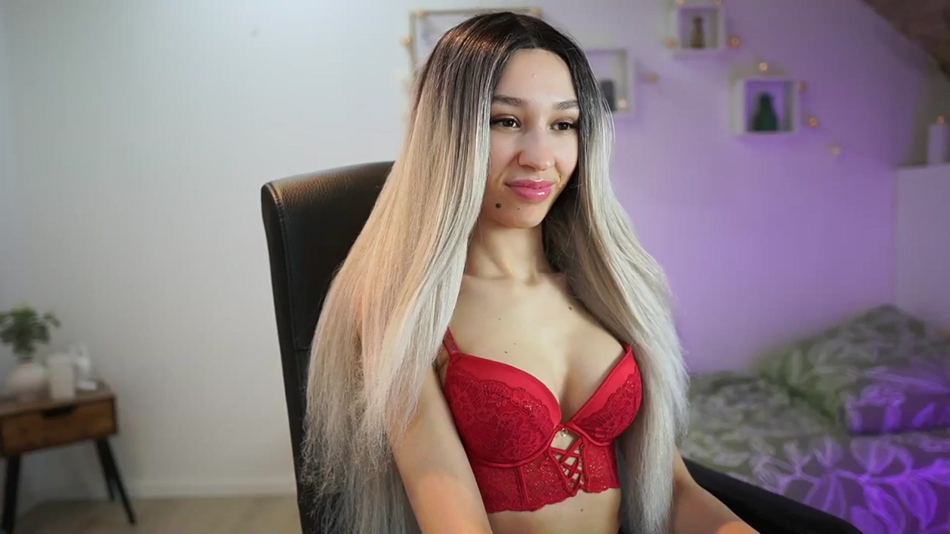 Gallery image thumbnail from Amai__Liu's myfreecams stream on, 04/21/2025, 18:35 image 7 of 20