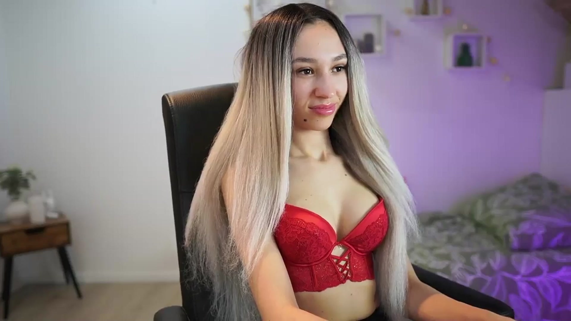 Gallery image thumbnail from Amai__Liu's myfreecams stream on, 04/21/2025, 21:12 image 8 of 20