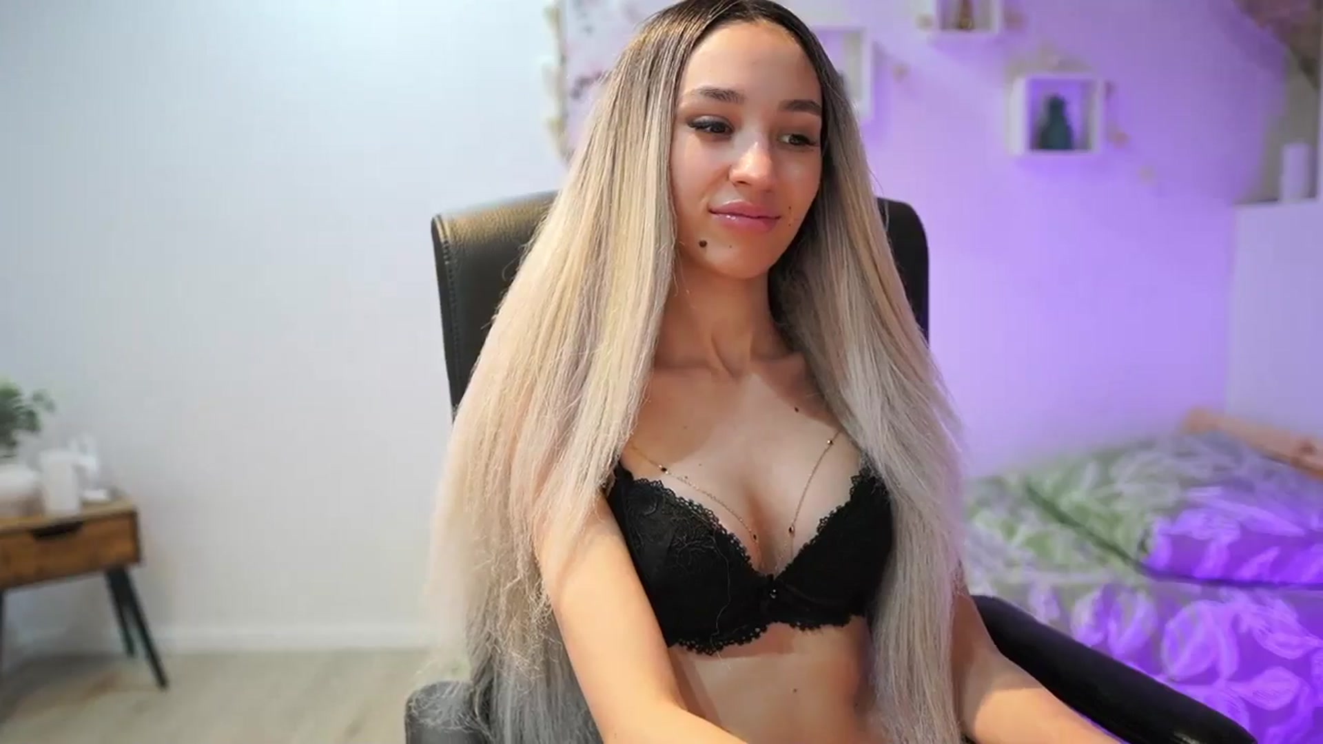 Gallery image thumbnail from Amai__Liu's myfreecams stream on, 04/27/2025, 22:19 image 20 of 20
