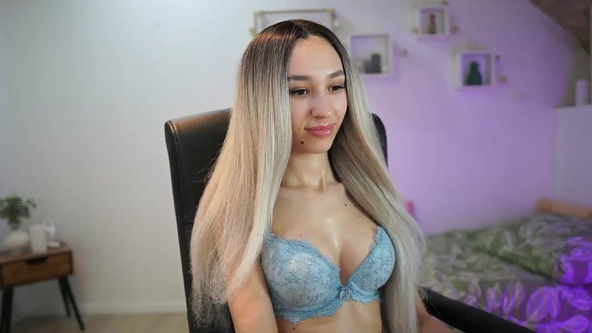 Gallery image thumbnail from Amai__Liu's myfreecams stream on, 05/02/2025, 22:53 image 10 of 20