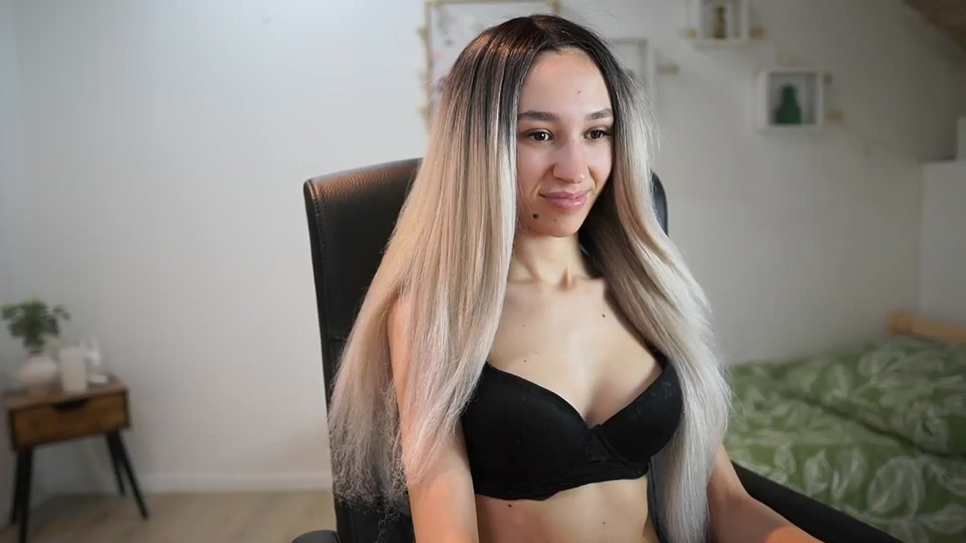 Gallery image thumbnail from Amai__Liu's myfreecams stream on, 05/08/2025, 22:53 image 6 of 20
