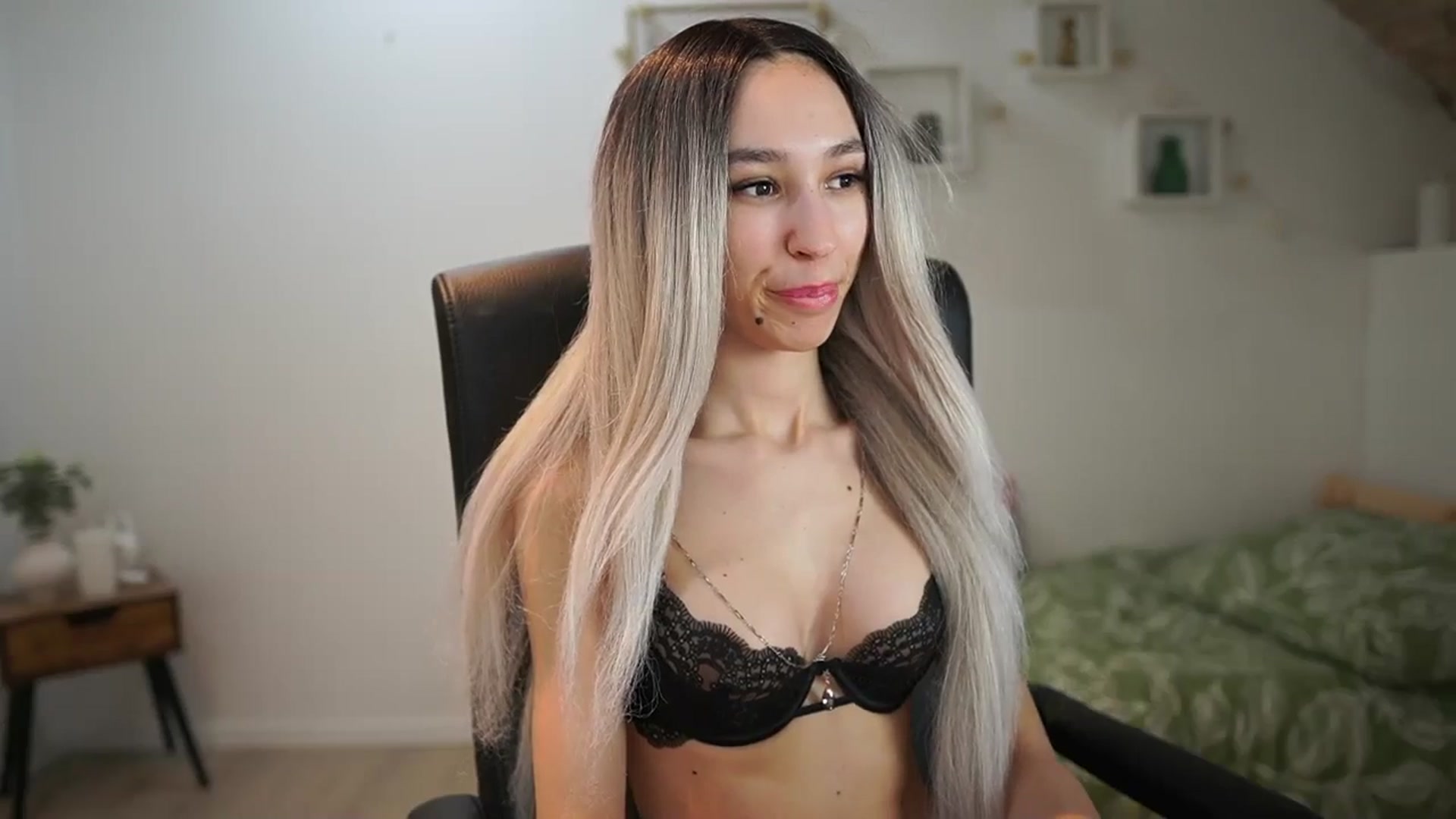 Gallery image thumbnail from Amai__Liu's myfreecams stream on, 05/13/2025, 21:23 image 4 of 20