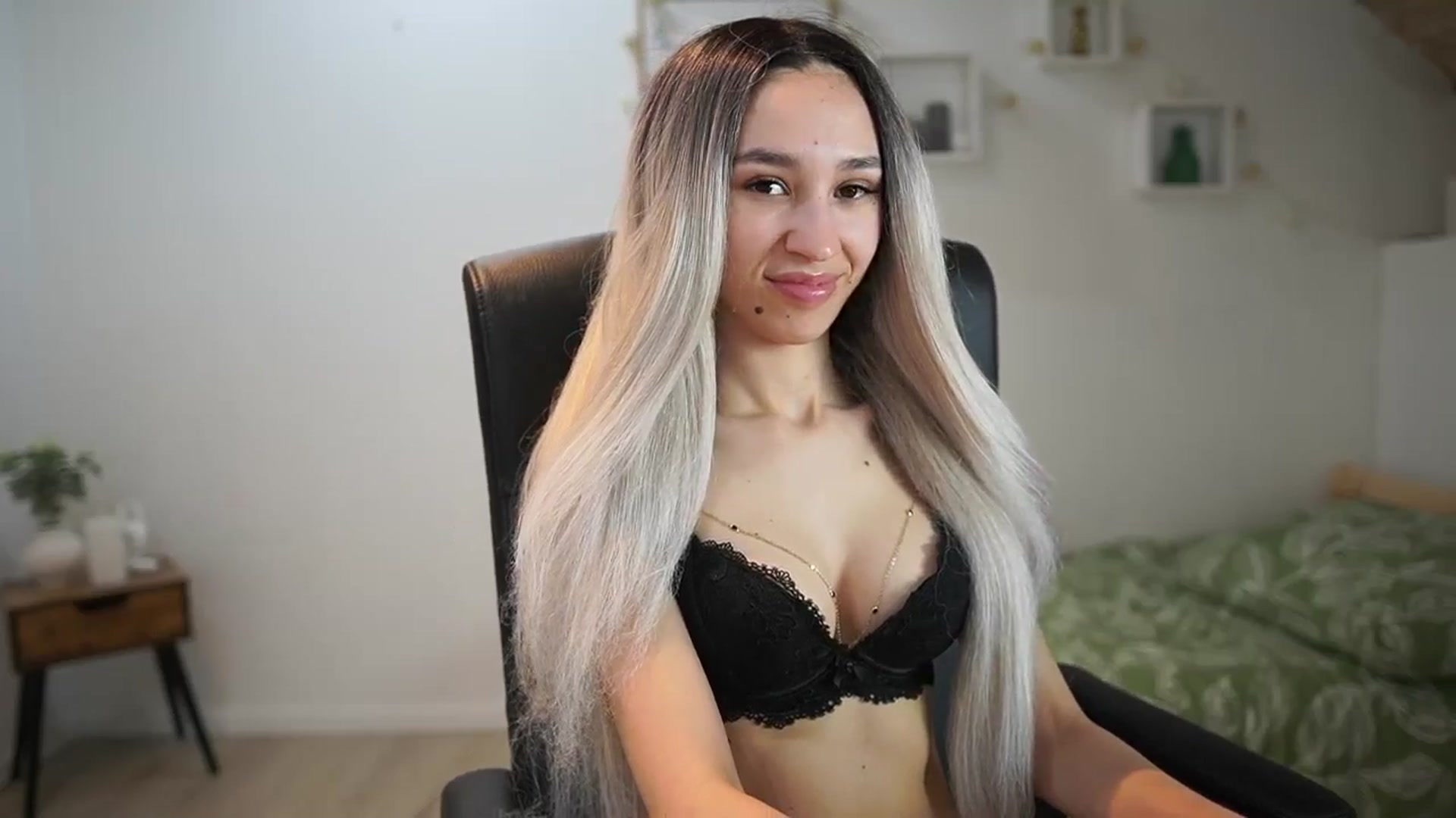 Gallery image thumbnail from Amai__Liu's myfreecams stream on, 05/18/2025, 20:58 image 3 of 20
