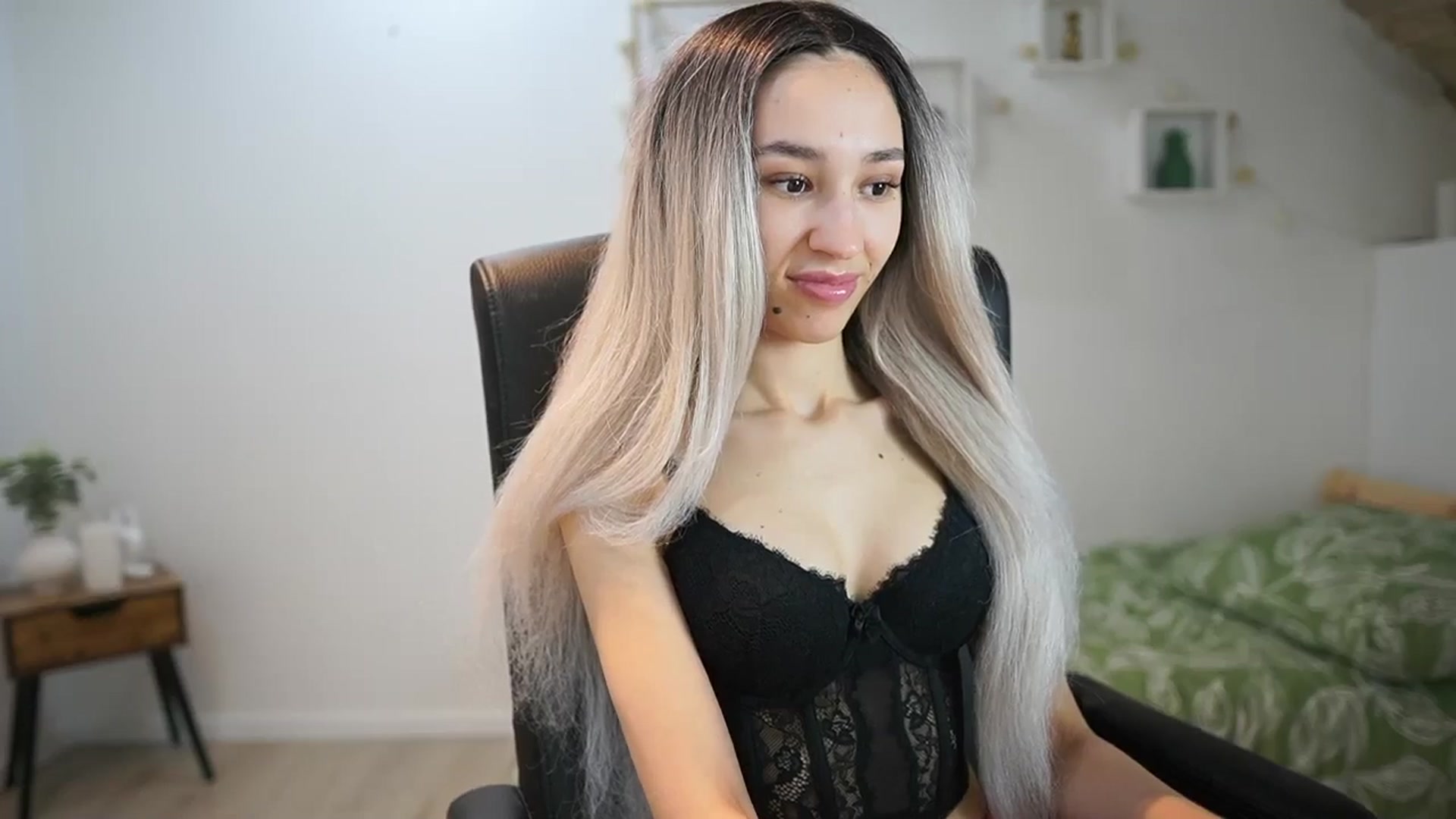 Gallery image thumbnail from Amai__Liu's myfreecams stream on, 05/20/2025, 14:38 image 5 of 20