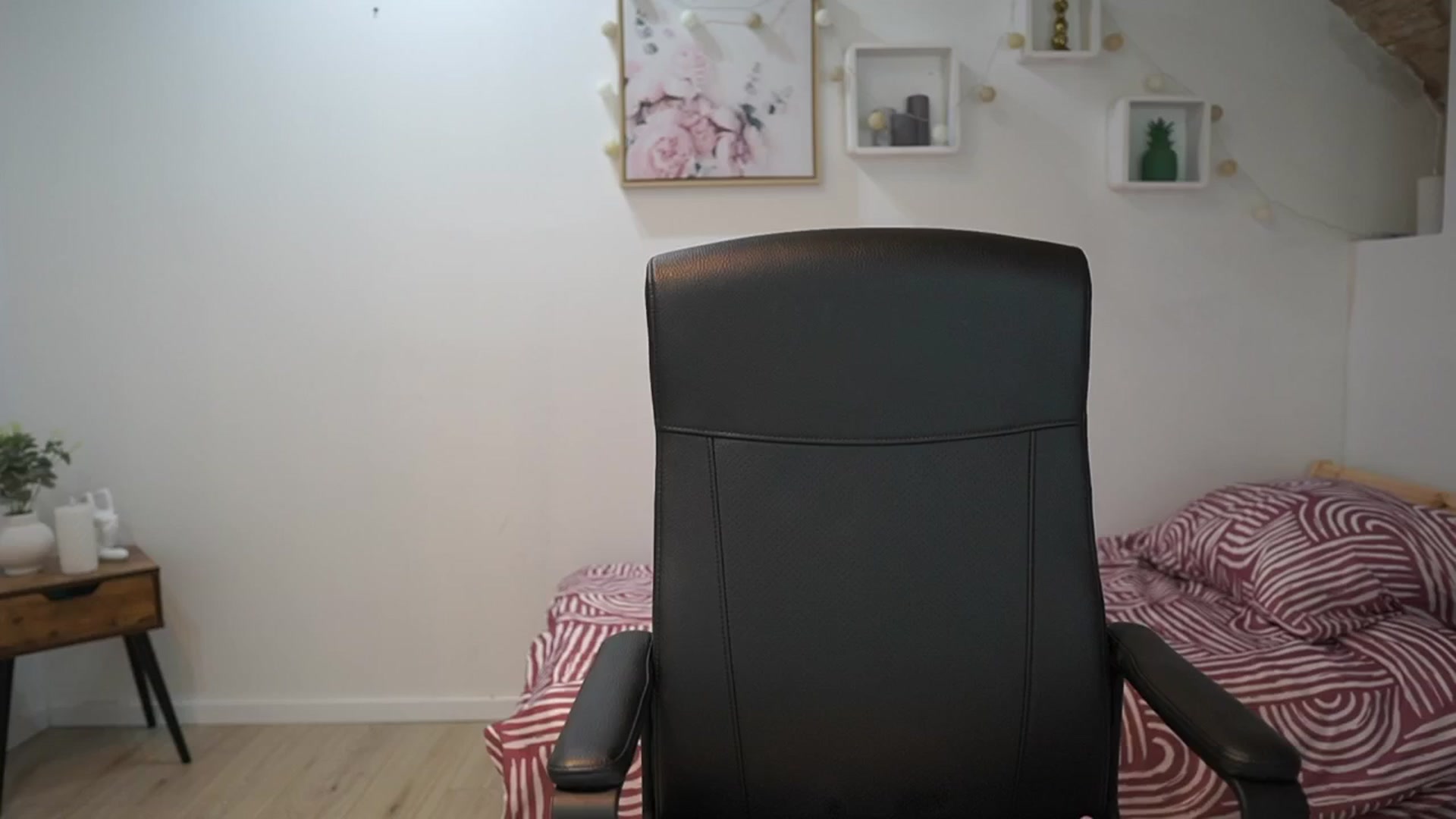 Gallery image thumbnail from Amai__Liu's myfreecams stream on, 05/24/2025, 22:18 image 5 of 20