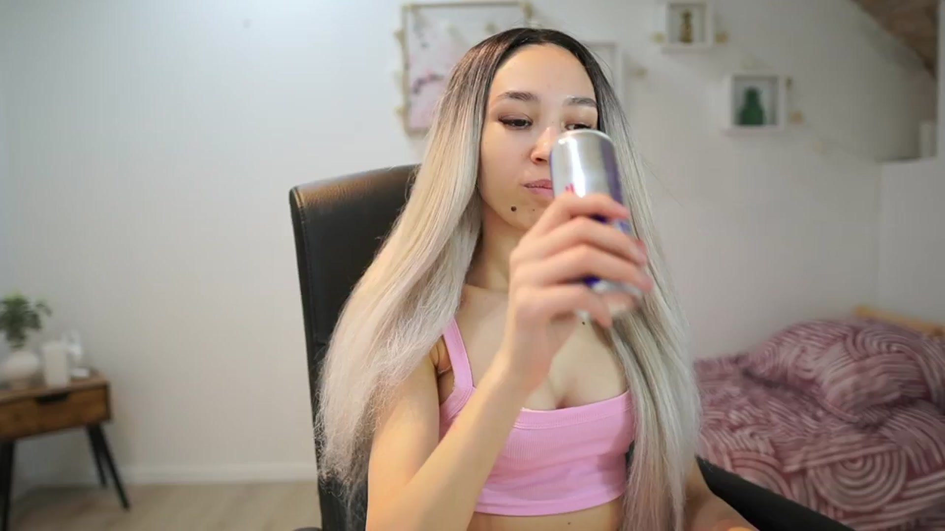 Gallery image thumbnail from Amai__Liu's myfreecams stream on, 05/25/2025, 13:20 image 2 of 20