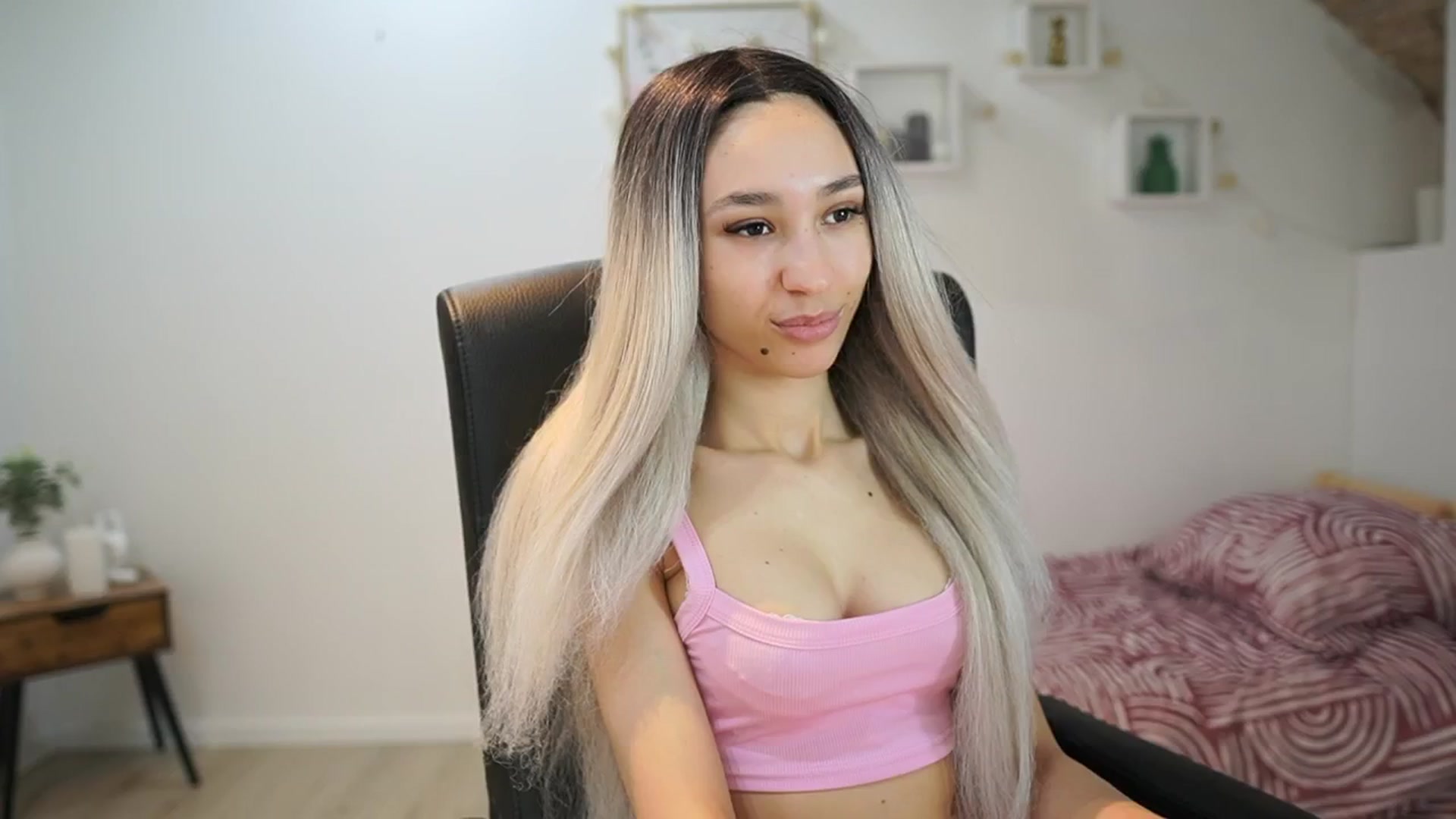 Gallery image thumbnail from Amai__Liu's myfreecams stream on, 05/25/2025, 13:20 image 4 of 20