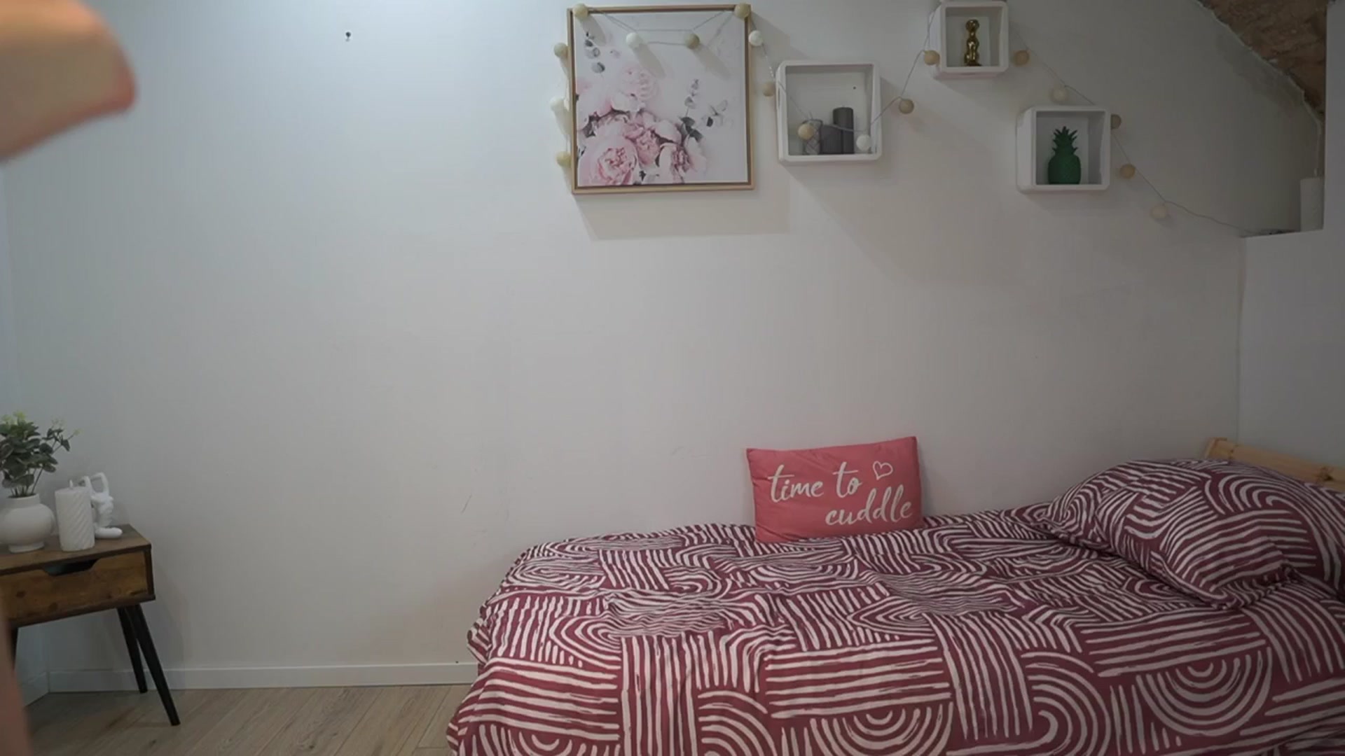 Gallery image thumbnail from Amai__Liu's myfreecams stream on, 05/28/2025, 20:38 image 12 of 20