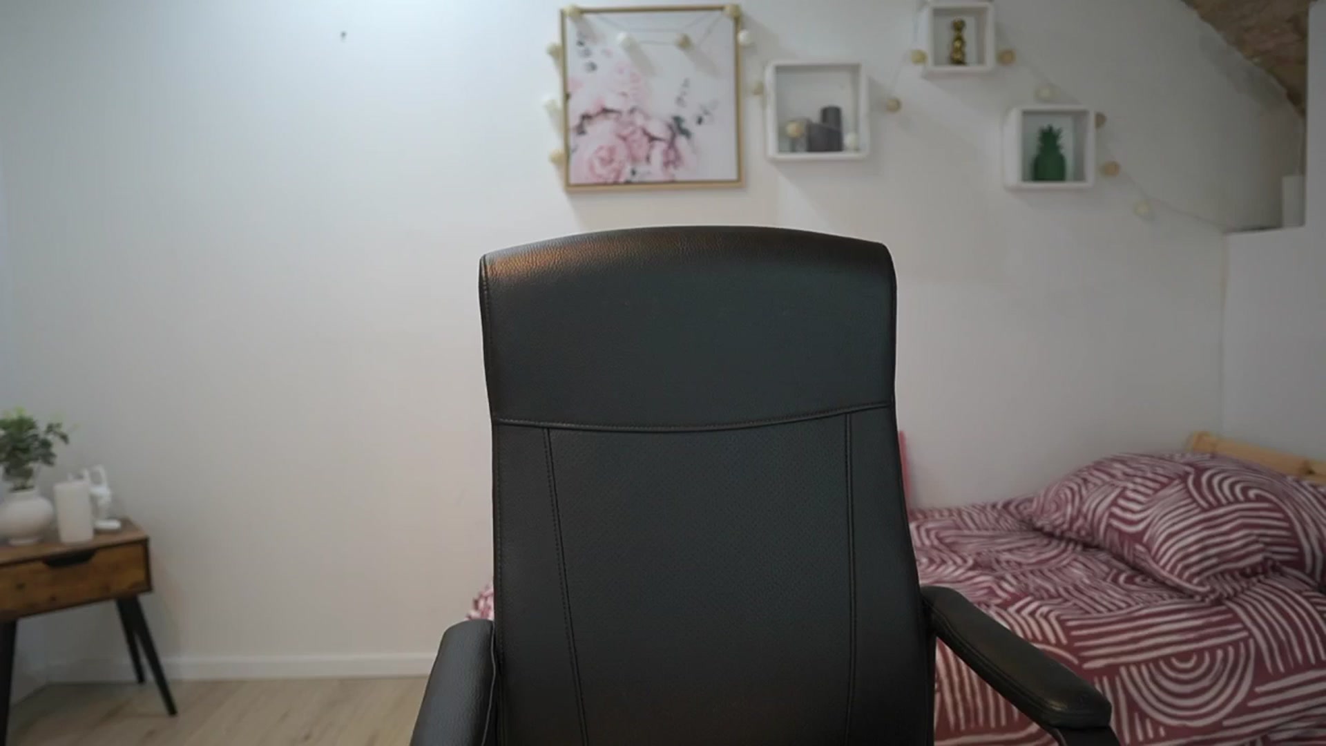 Gallery image thumbnail from Amai__Liu's myfreecams stream on, 05/28/2025, 20:38 image 11 of 20