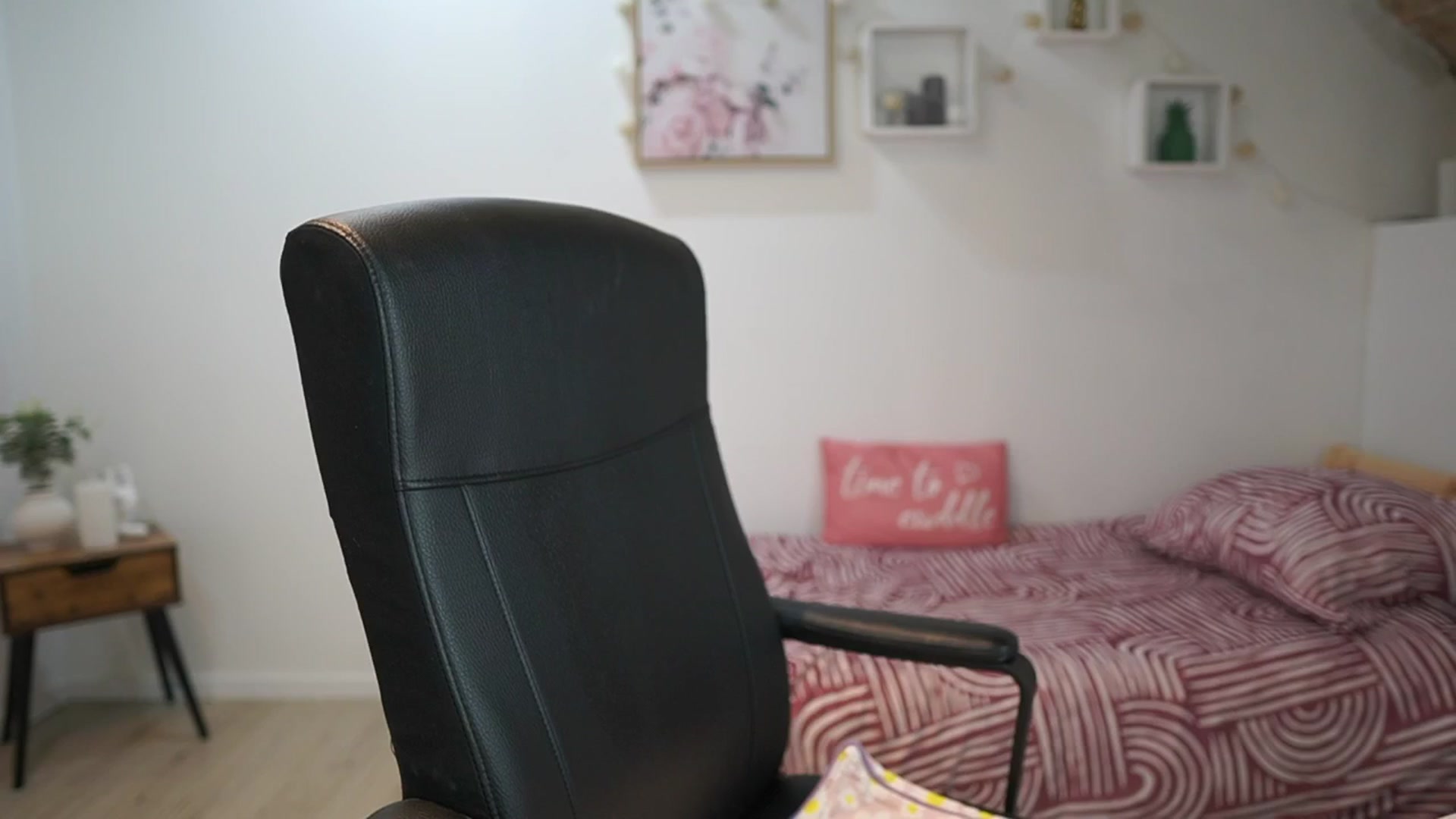 Gallery image thumbnail from Amai__Liu's myfreecams stream on, 06/04/2025, 18:43 image 20 of 20