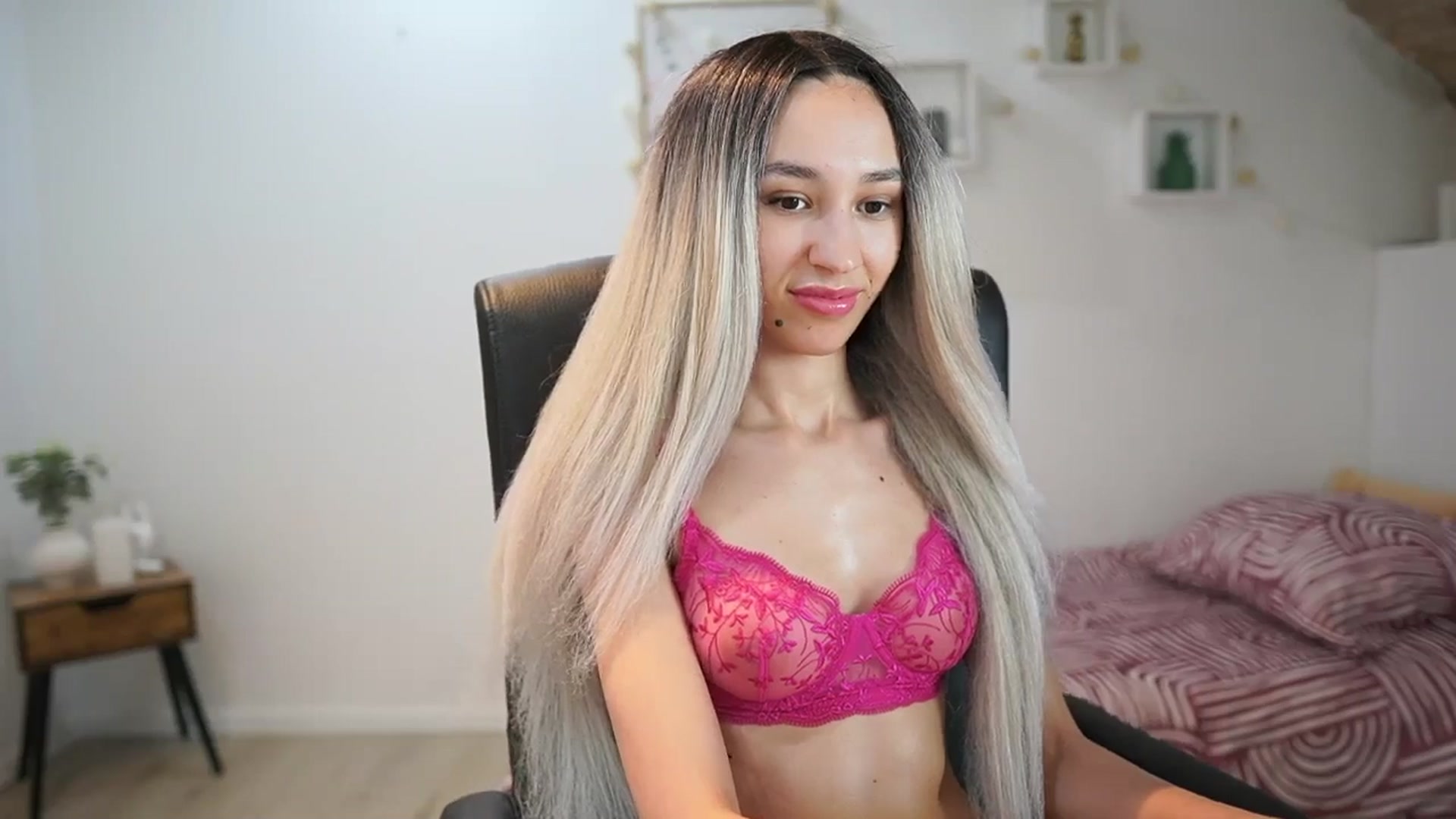 Gallery image thumbnail from Amai__Liu's myfreecams stream on, 06/04/2025, 22:49 image 2 of 20