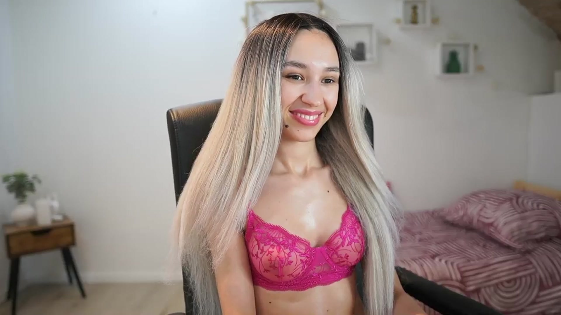 Gallery image thumbnail from Amai__Liu's myfreecams stream on, 06/04/2025, 22:49 image 7 of 20