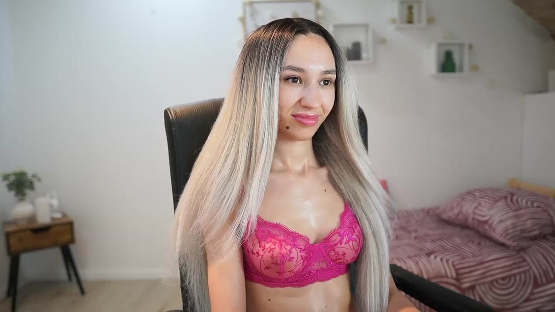 Gallery image thumbnail from Amai__Liu's myfreecams stream on, 06/04/2025, 22:49 image 16 of 20