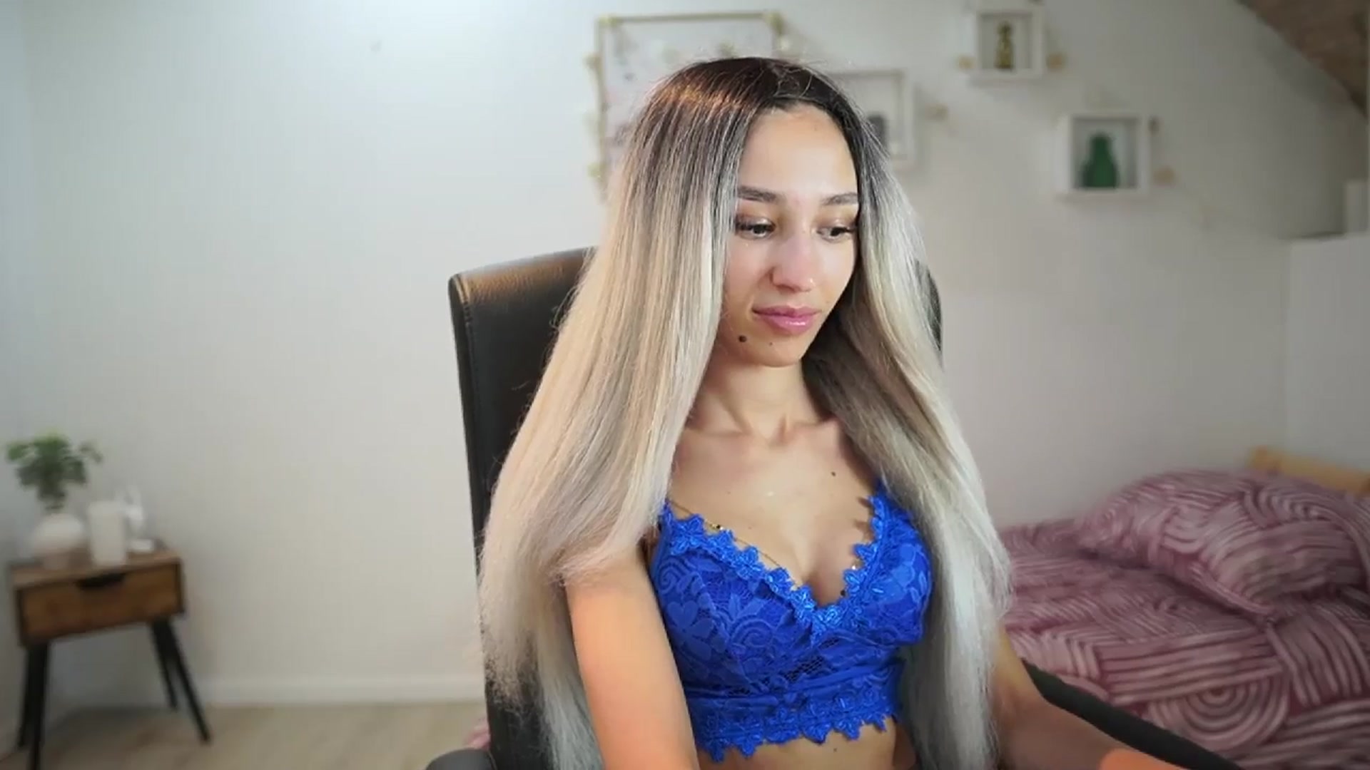 Gallery image thumbnail from Amai__Liu's myfreecams stream on, 06/13/2025, 20:42 image 2 of 20