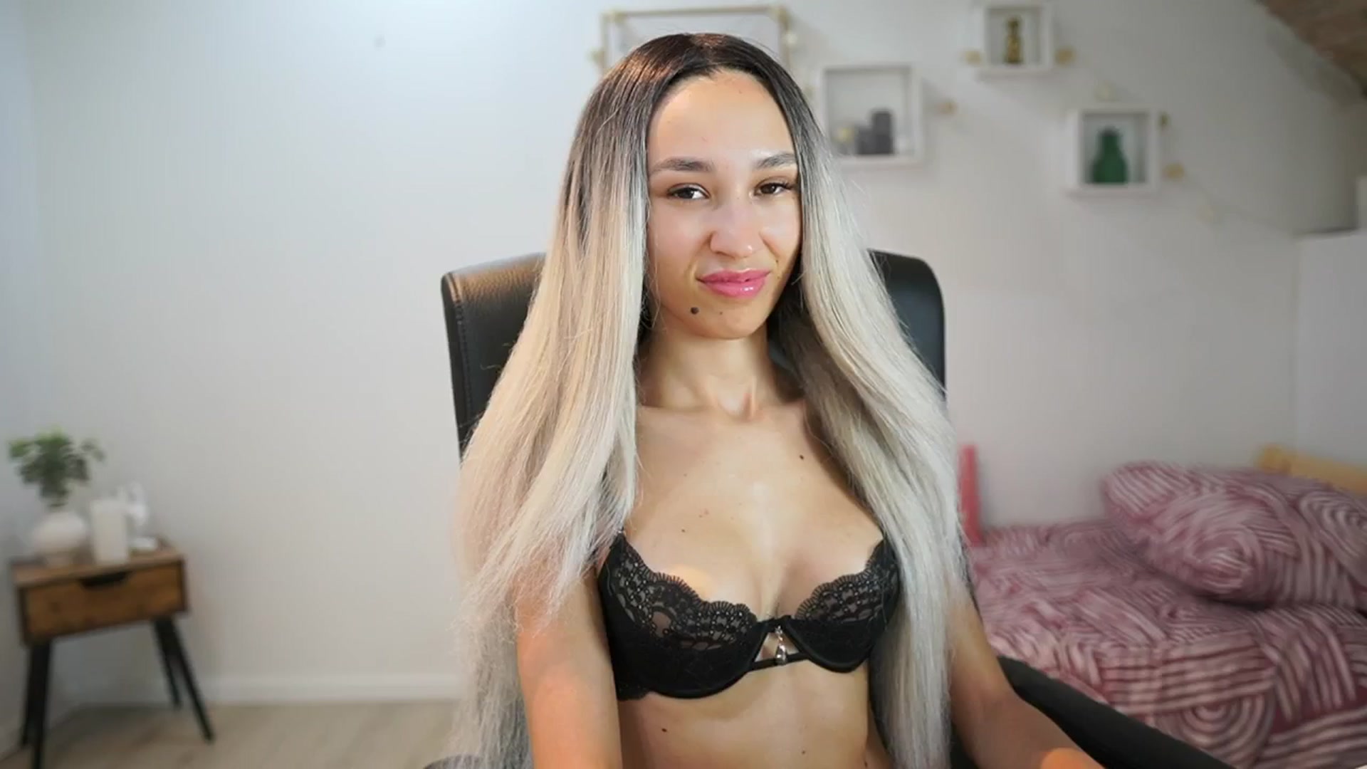 Gallery image thumbnail from Amai__Liu's myfreecams stream on, 06/16/2025, 17:58 image 15 of 20