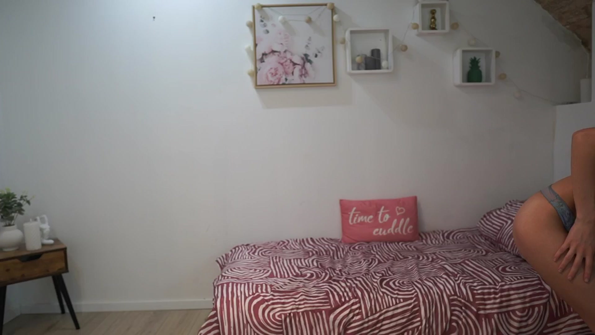 Gallery image thumbnail from Amai__Liu's myfreecams stream on, 06/18/2025, 21:35 image 6 of 20