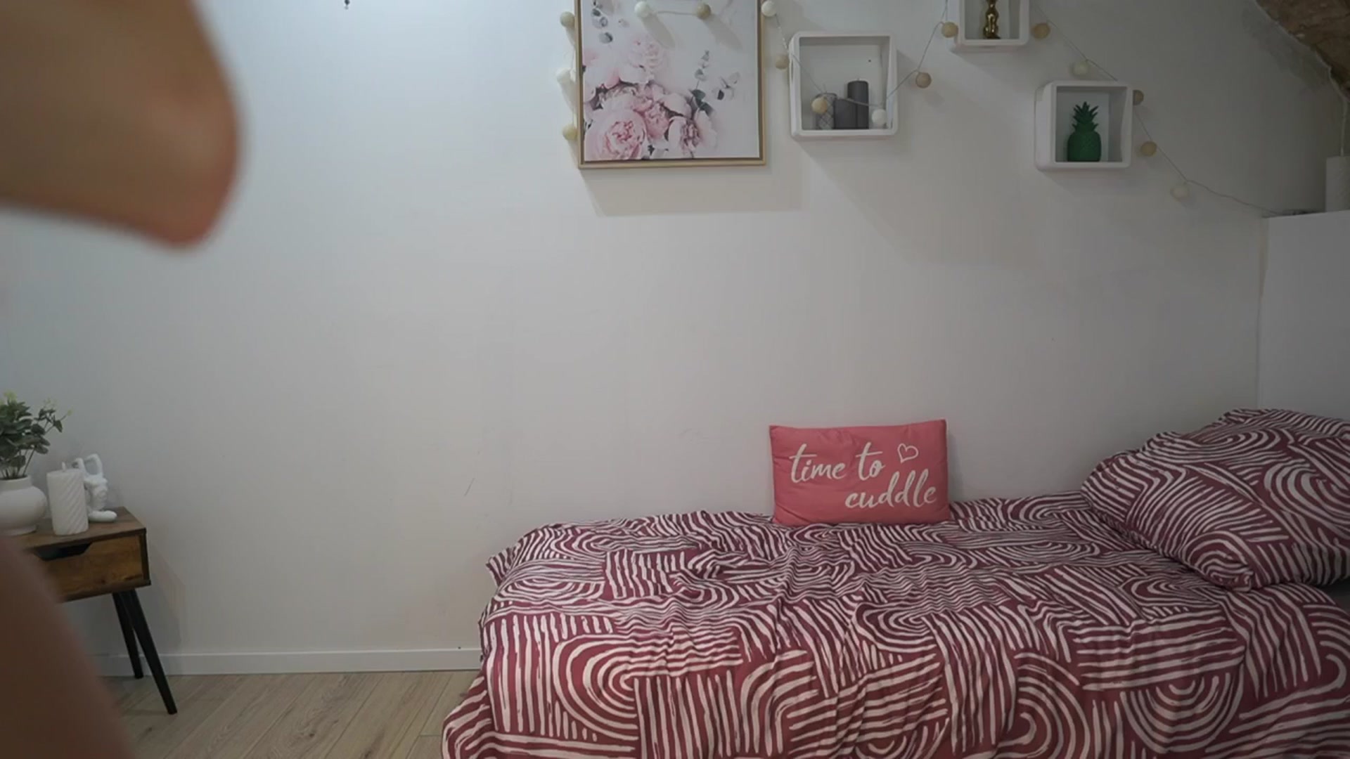 Gallery image thumbnail from Amai__Liu's myfreecams stream on, 06/19/2025, 16:34 image 6 of 20