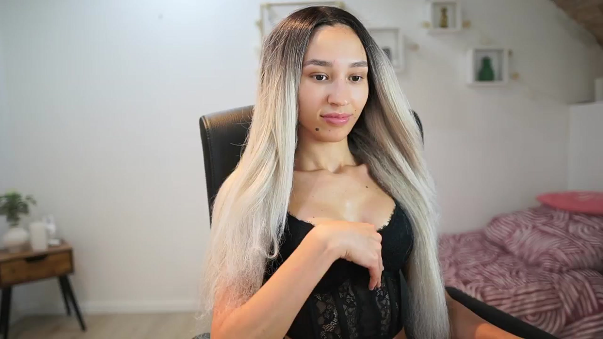 Gallery image thumbnail from Amai__Liu's myfreecams stream on, 06/23/2025, 21:28 image 9 of 20