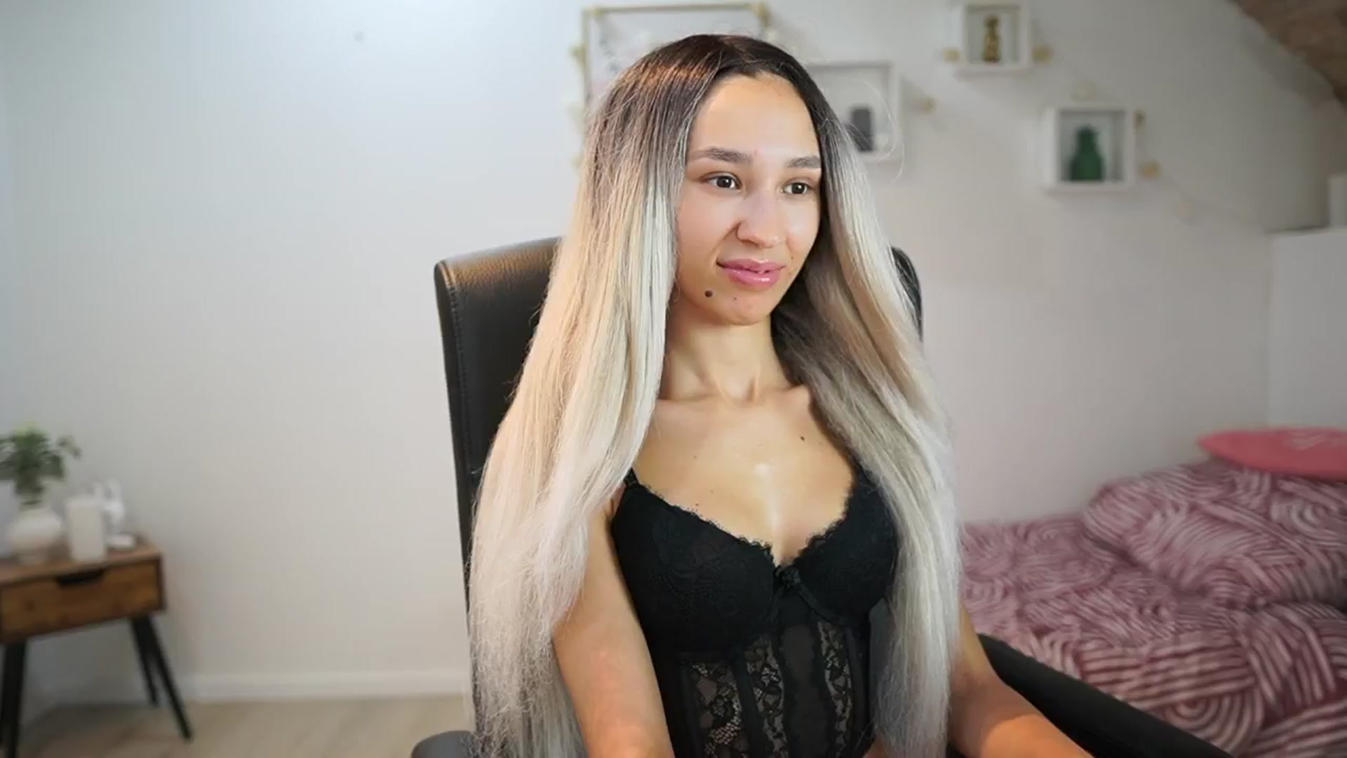 Gallery image thumbnail from Amai__Liu's myfreecams stream on, 06/23/2025, 21:28 image 14 of 20