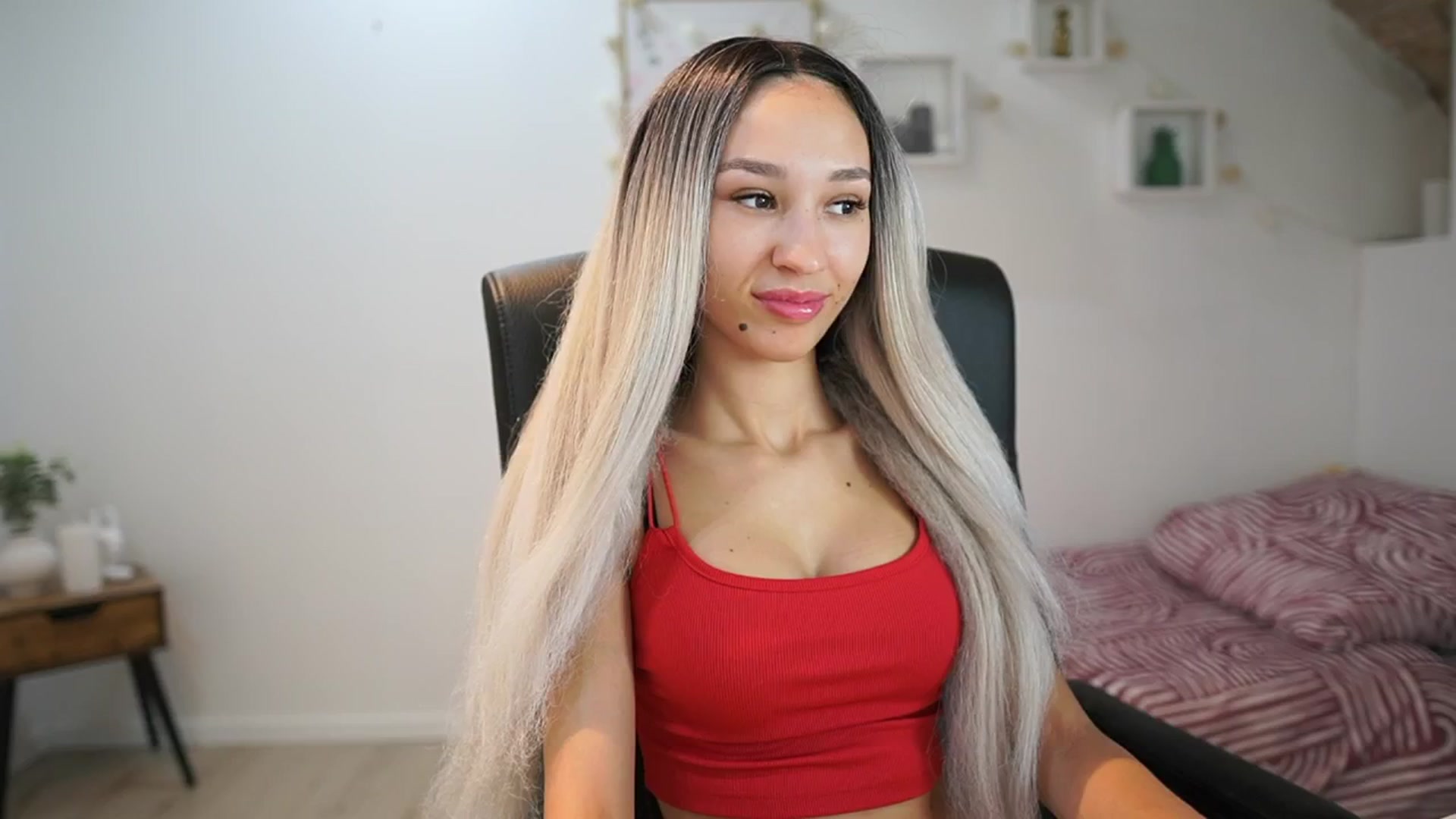 Gallery image thumbnail from Amai__Liu's myfreecams stream on, 06/29/2025, 18:09 image 5 of 20