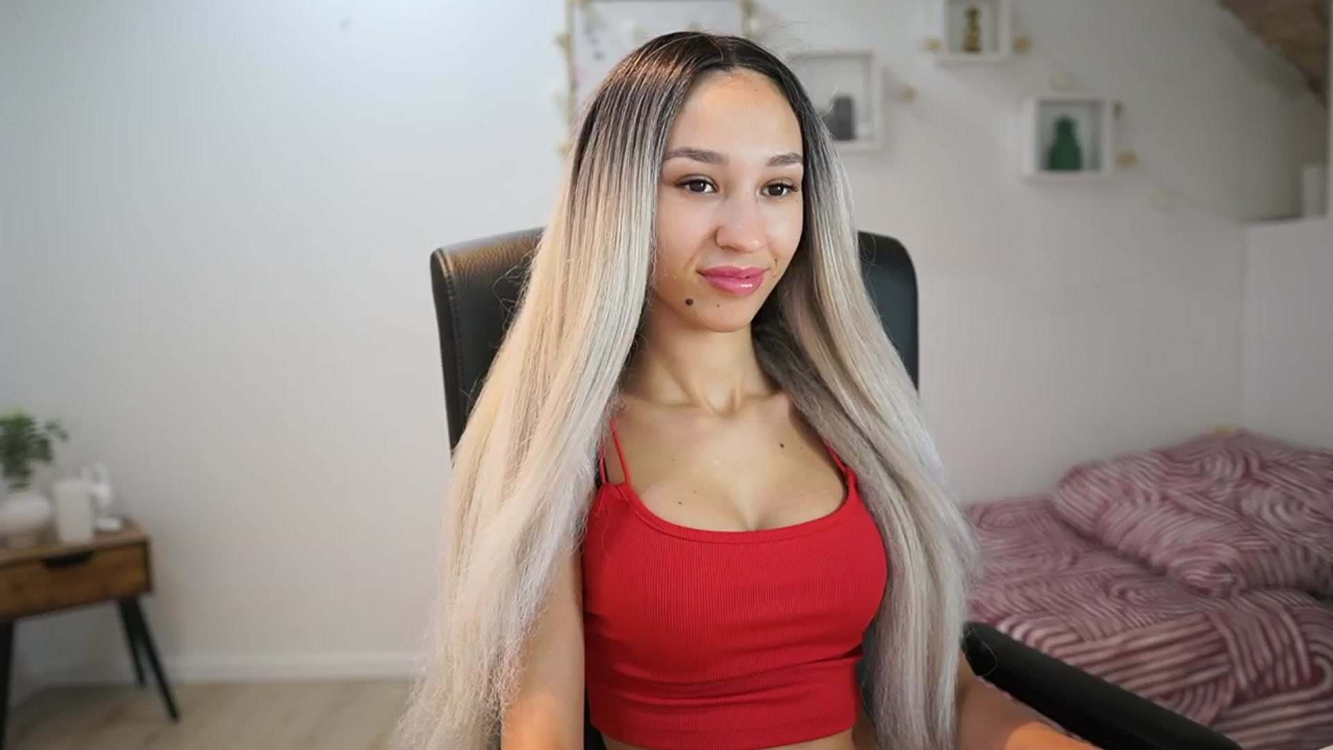 Gallery image thumbnail from Amai__Liu's myfreecams stream on, 06/29/2025, 18:09 image 4 of 20