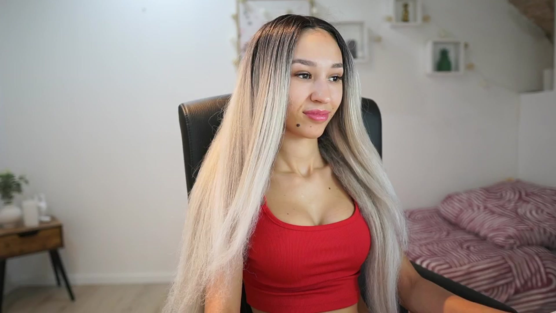 Gallery image thumbnail from Amai__Liu's myfreecams stream on, 06/29/2025, 18:09 image 3 of 20
