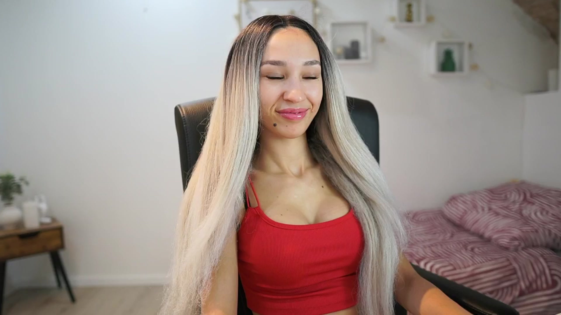 Gallery image thumbnail from Amai__Liu's myfreecams stream on, 06/29/2025, 18:09 image 8 of 20