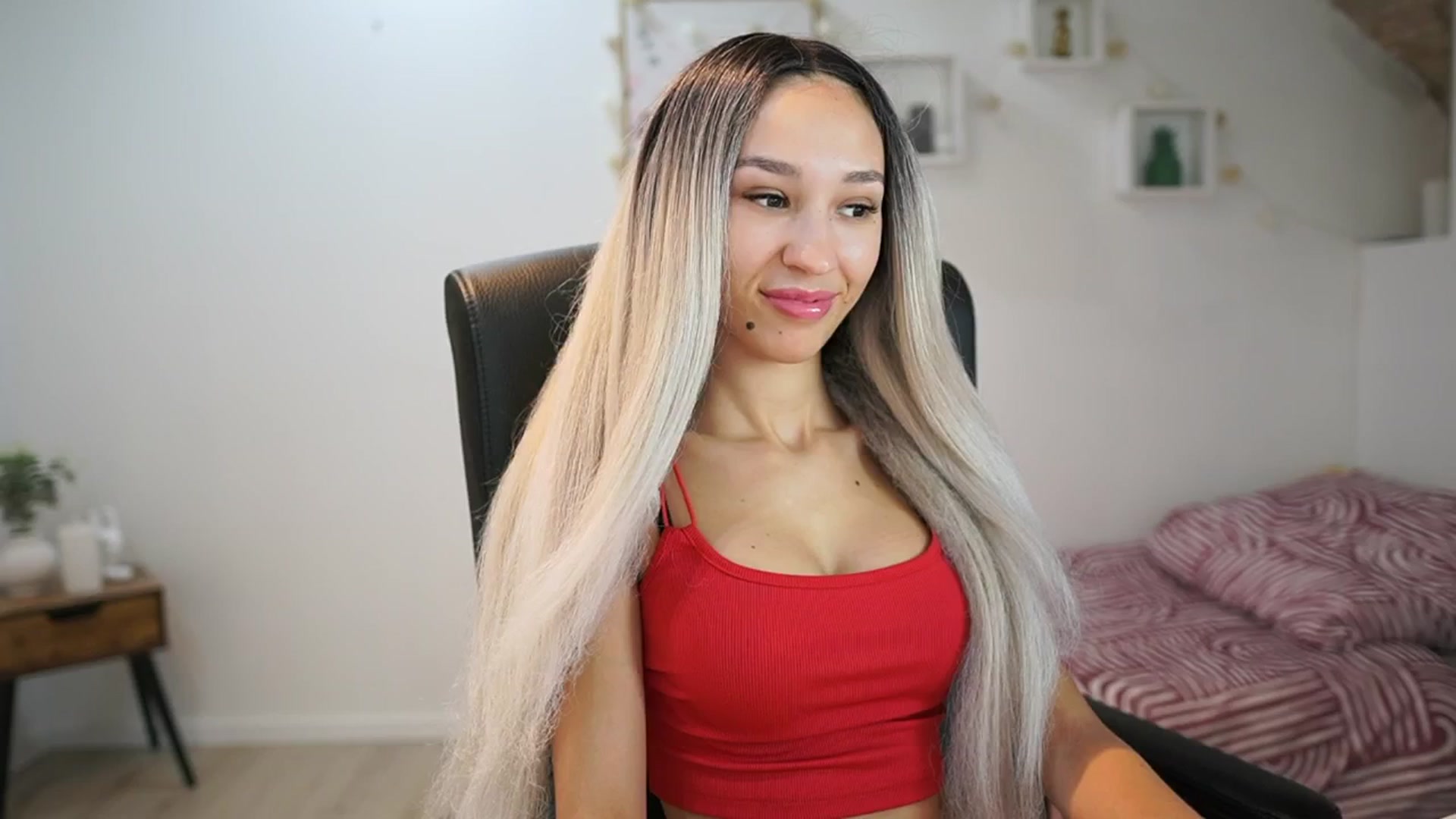 Gallery image thumbnail from Amai__Liu's myfreecams stream on, 06/29/2025, 18:09 image 10 of 20
