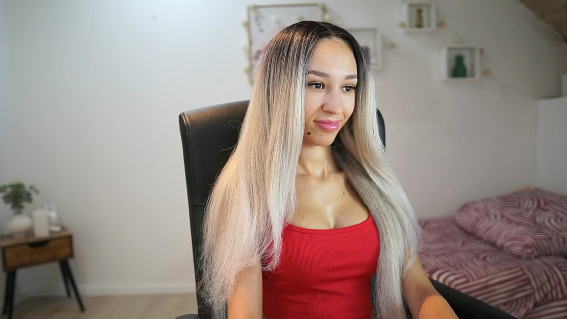 Gallery image thumbnail from Amai__Liu's myfreecams stream on, 06/29/2025, 20:51 image 2 of 20