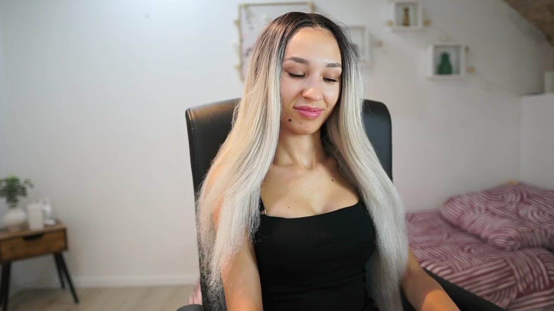 Gallery image thumbnail from Amai__Liu's myfreecams stream on, 06/29/2025, 22:54 image 1 of 20