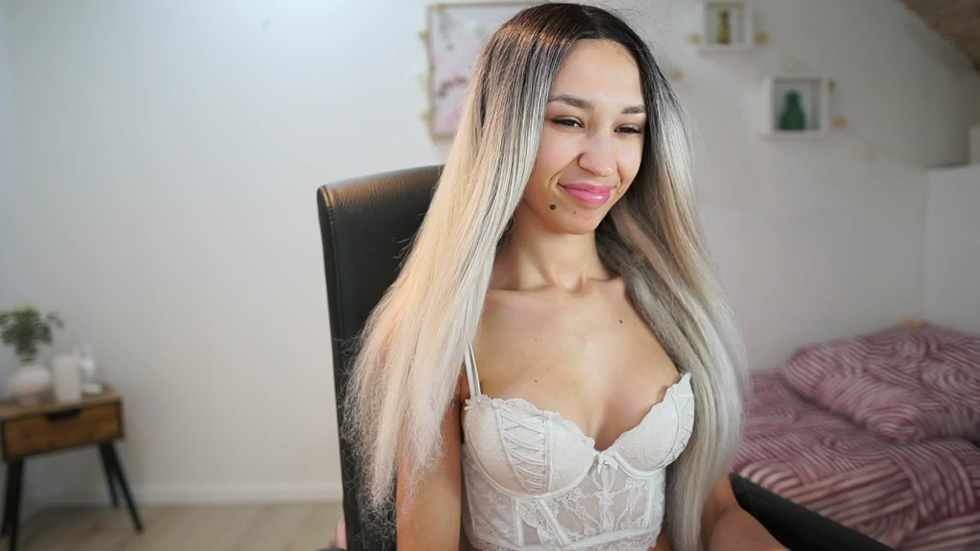 Gallery image thumbnail from Amai__Liu's myfreecams stream on, 06/30/2025, 21:00 image 9 of 20