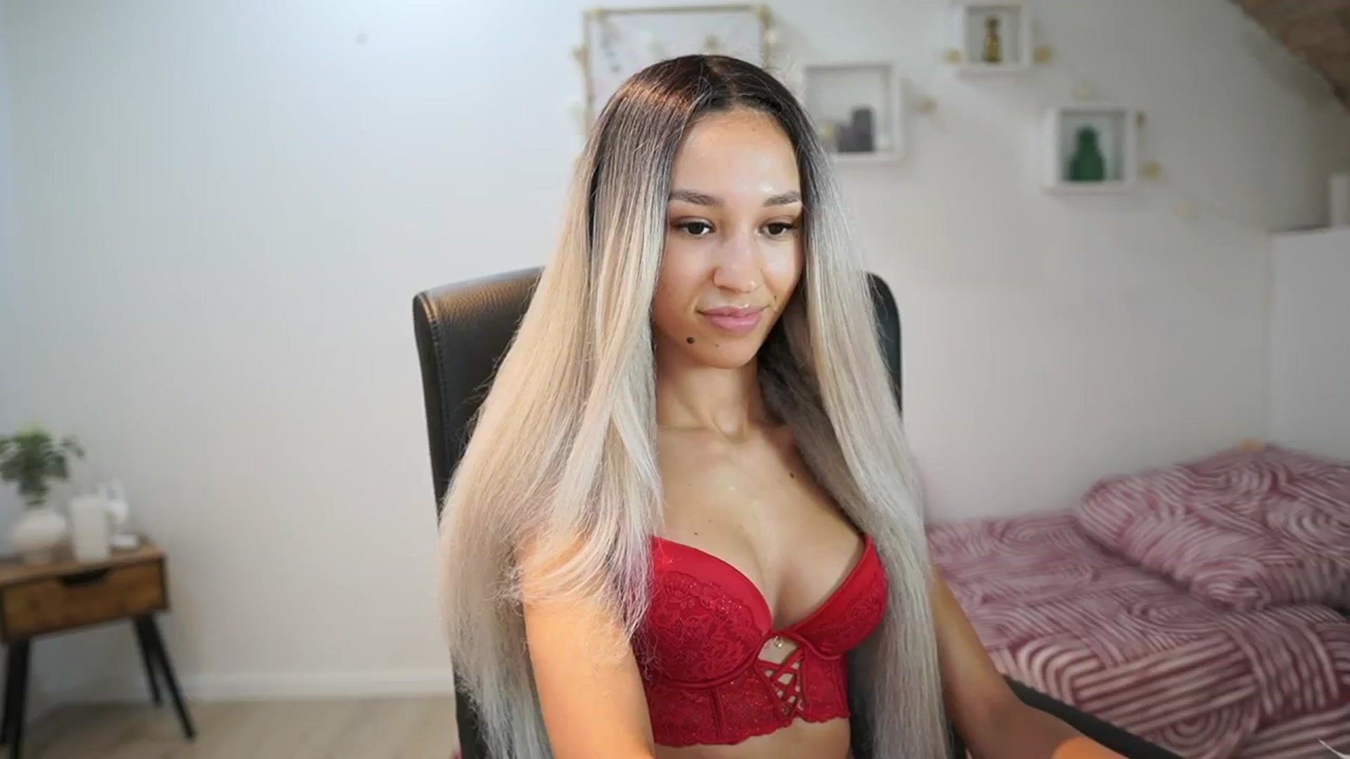 Gallery image thumbnail from Amai__Liu's myfreecams stream on, 07/03/2025, 14:59 image 19 of 20