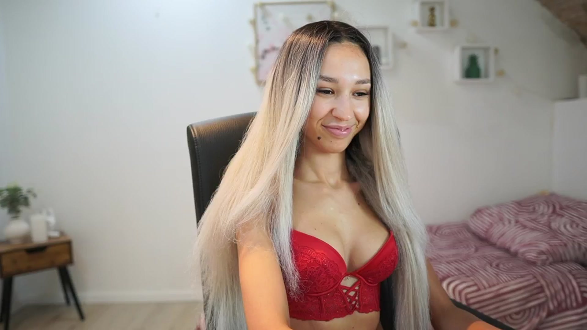 Gallery image thumbnail from Amai__Liu's myfreecams stream on, 07/03/2025, 14:59 image 9 of 20