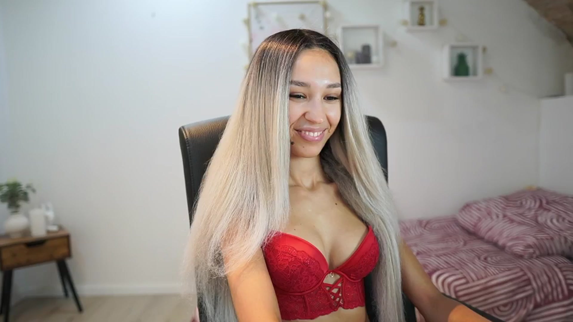 Gallery image thumbnail from Amai__Liu's myfreecams stream on, 07/03/2025, 14:59 image 8 of 20