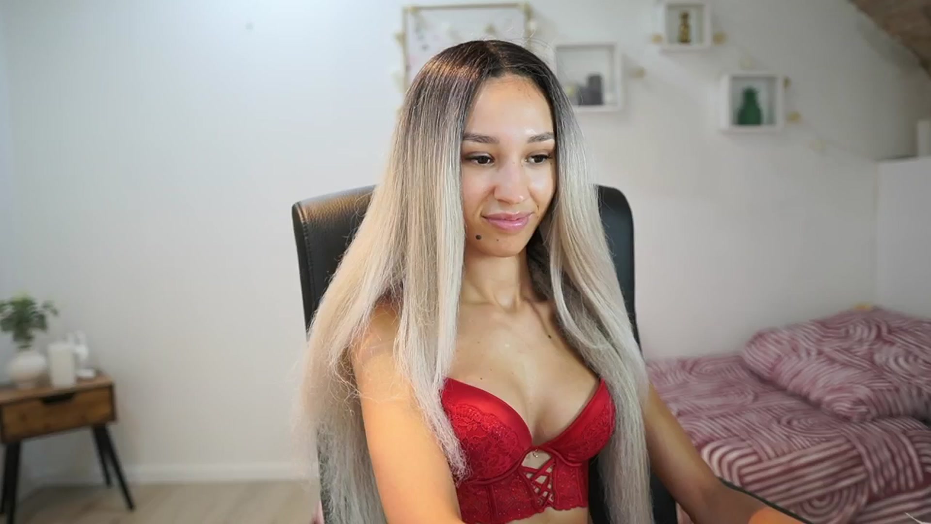Gallery image thumbnail from Amai__Liu's myfreecams stream on, 07/03/2025, 14:59 image 13 of 20