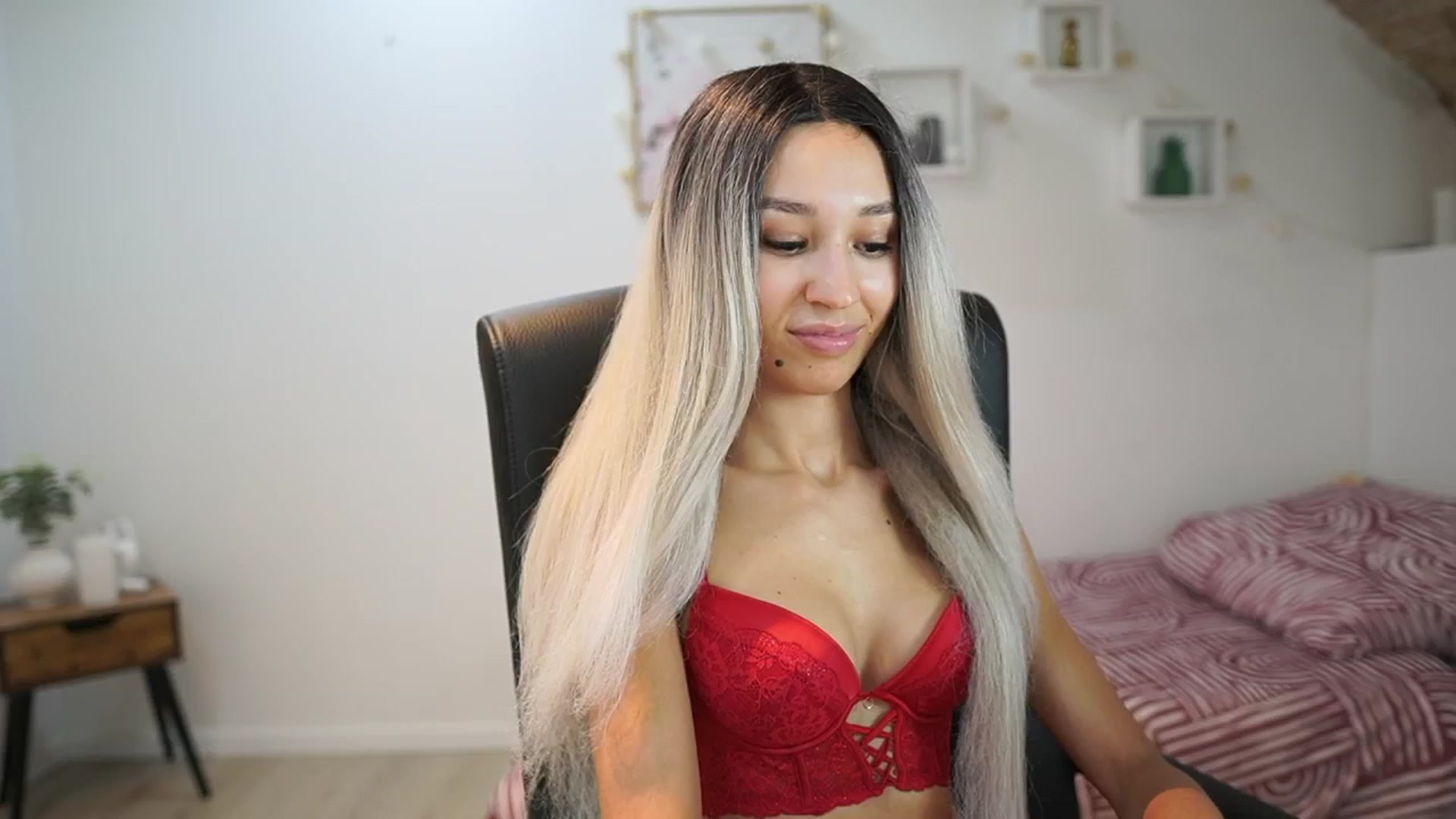 Gallery image thumbnail from Amai__Liu's myfreecams stream on, 07/03/2025, 17:09 image 11 of 20