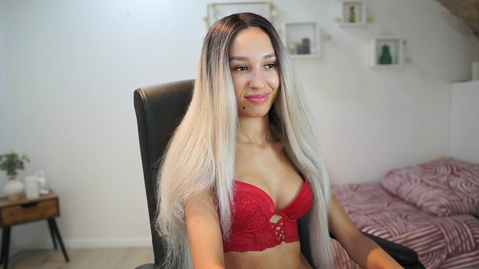 Gallery image thumbnail from Amai__Liu's myfreecams stream on, 07/03/2025, 17:58 image 4 of 20